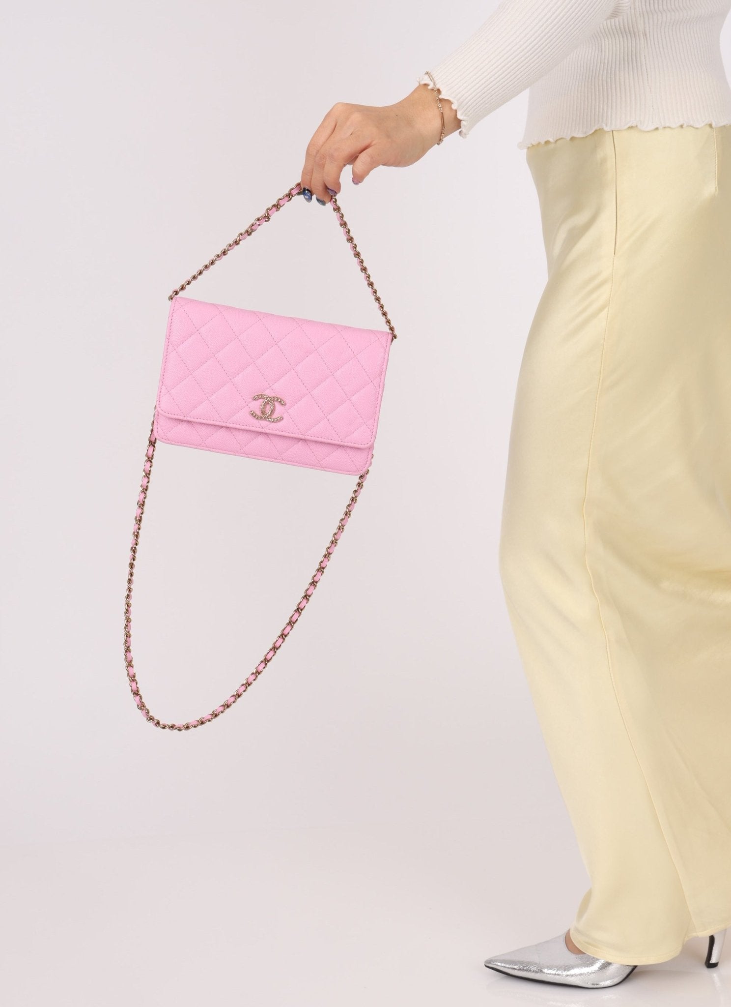 Chanel Sakura Caviar Wallet on Chain - FashioNica
