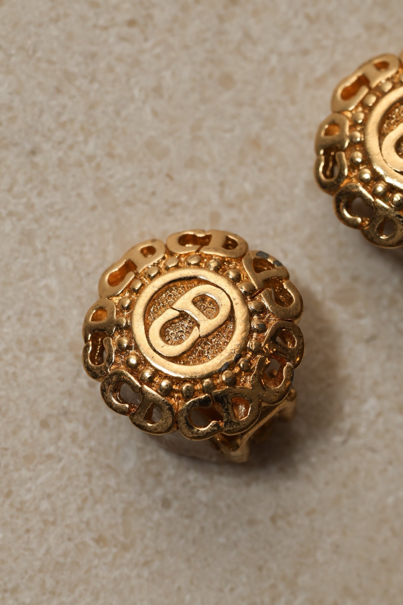 Dior Mini Boucles d’Oreilles Rondes Logo Clip - On Earrings - FashioNica