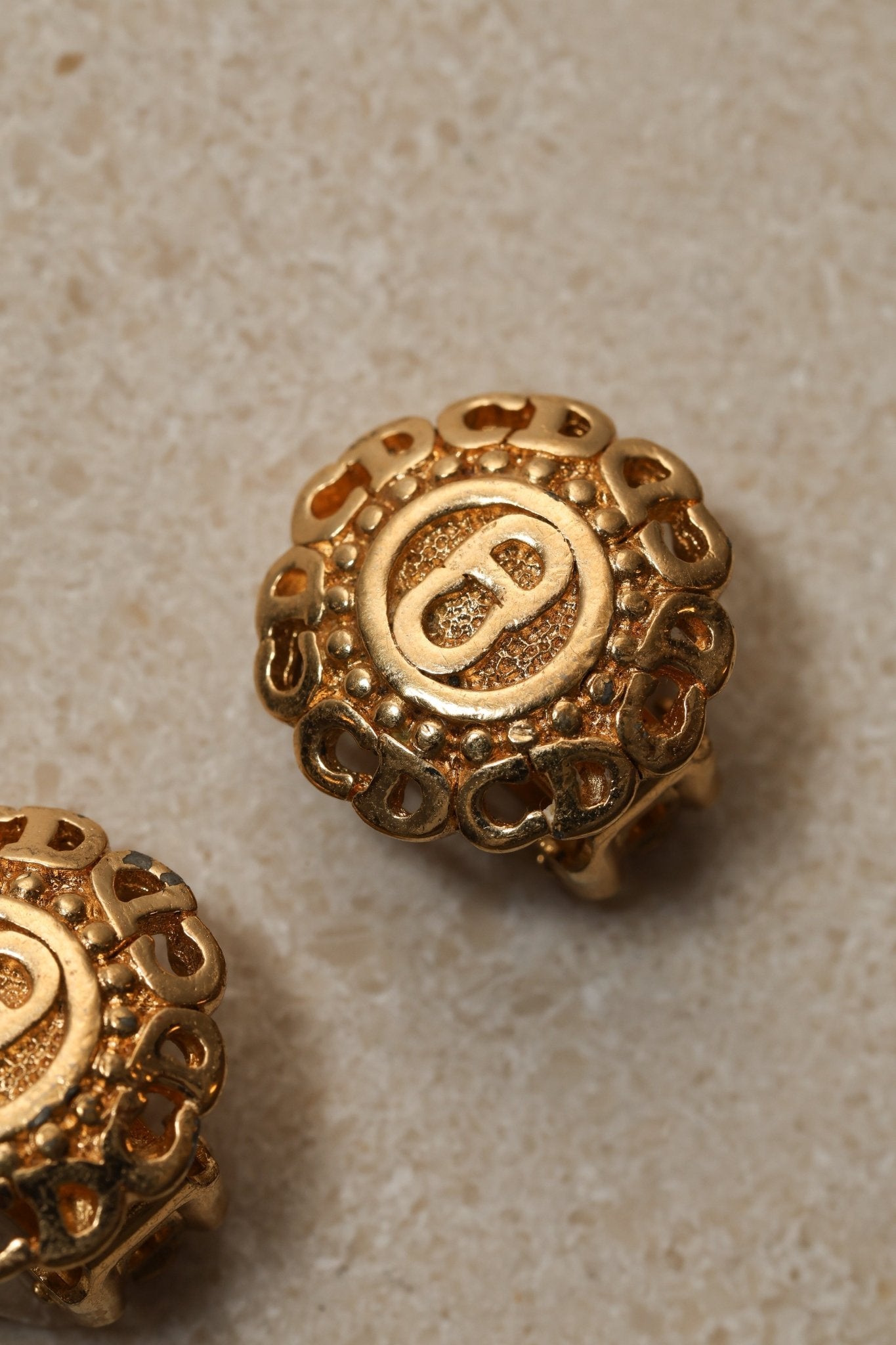 Dior Mini Boucles d’Oreilles Rondes Logo Clip - On Earrings - FashioNica