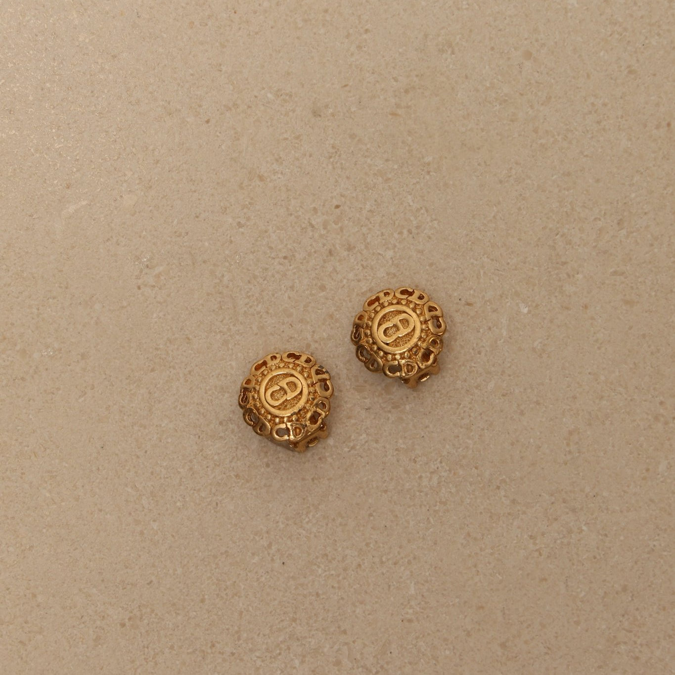 Dior Mini Boucles d’Oreilles Rondes Logo Clip - On Earrings - FashioNica