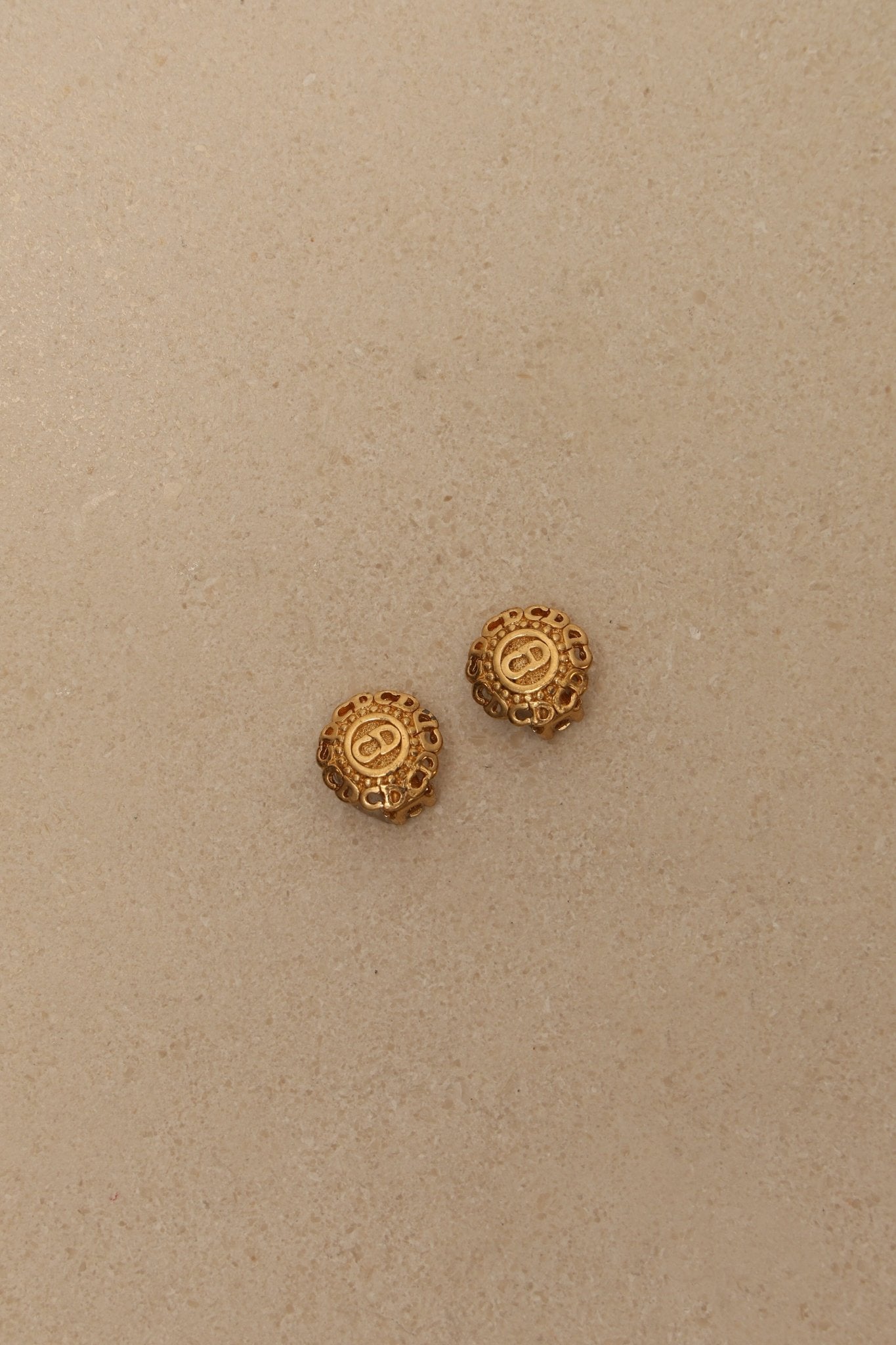 Dior Mini Boucles d’Oreilles Rondes Logo Clip - On Earrings - FashioNica