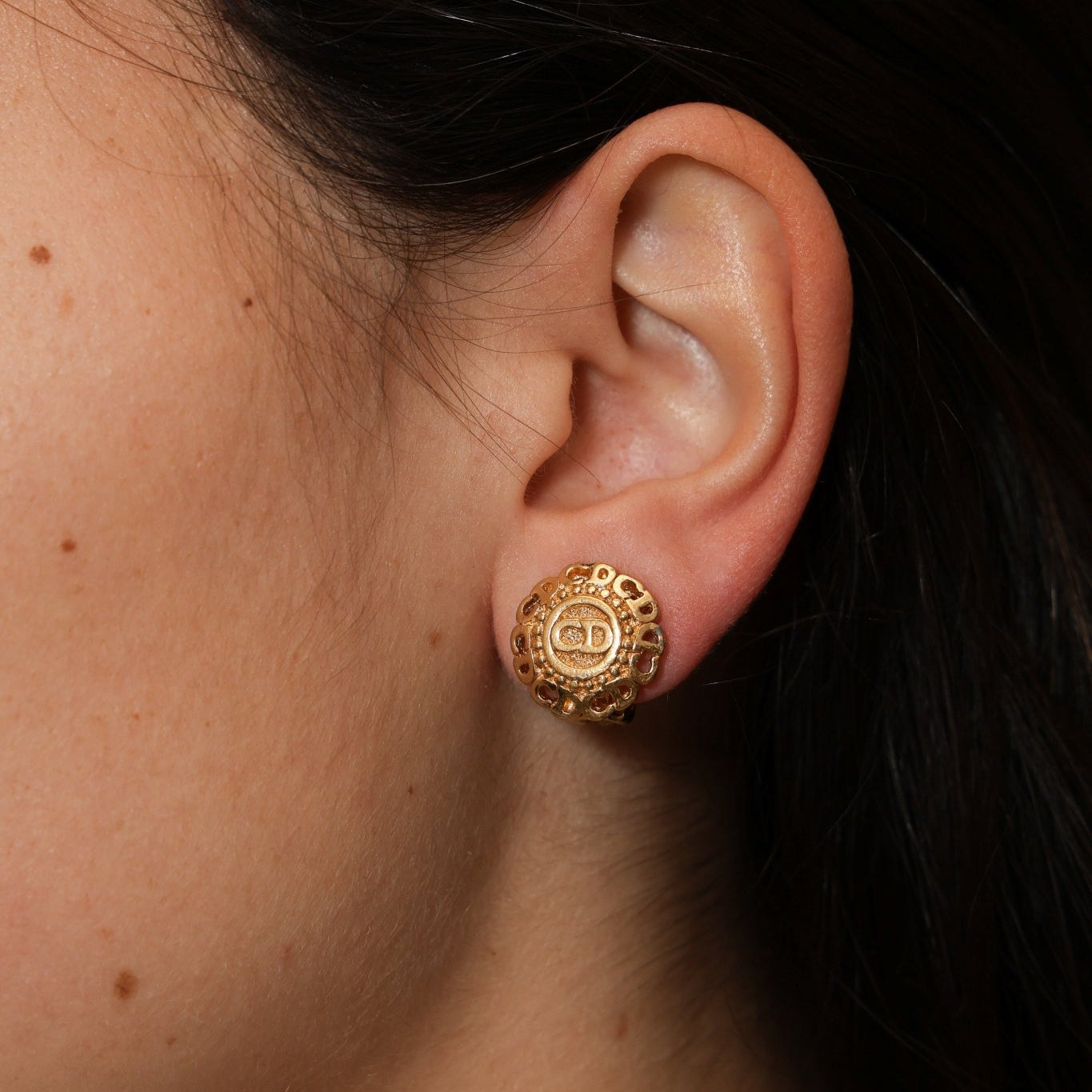 Dior Mini Boucles d’Oreilles Rondes Logo Clip - On Earrings - FashioNica