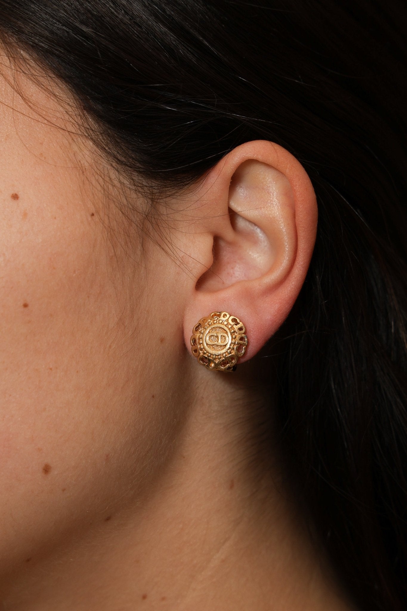 Dior Mini Boucles d’Oreilles Rondes Logo Clip - On Earrings - FashioNica