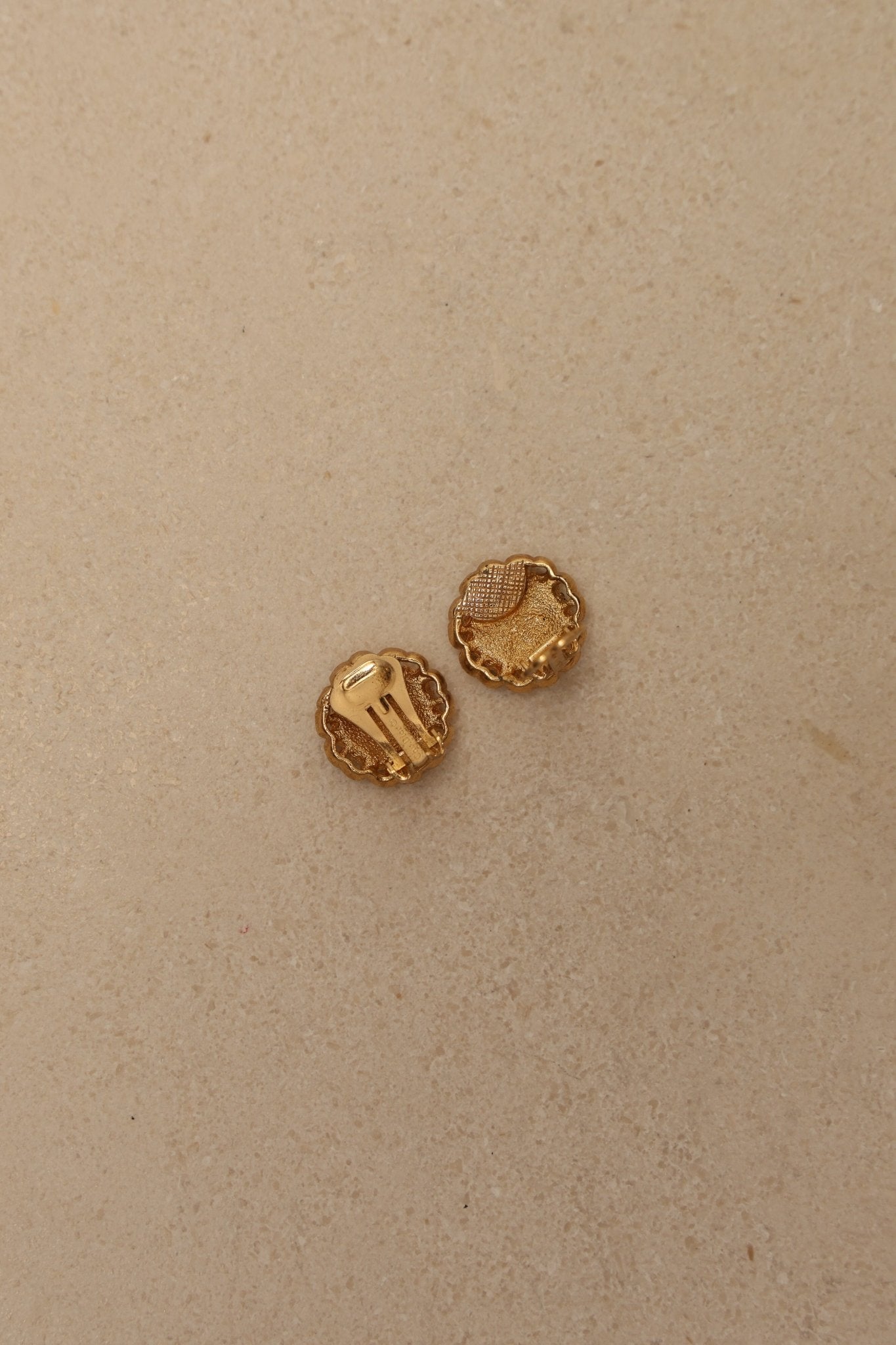 Dior Mini Boucles d’Oreilles Rondes Logo Clip - On Earrings - FashioNica