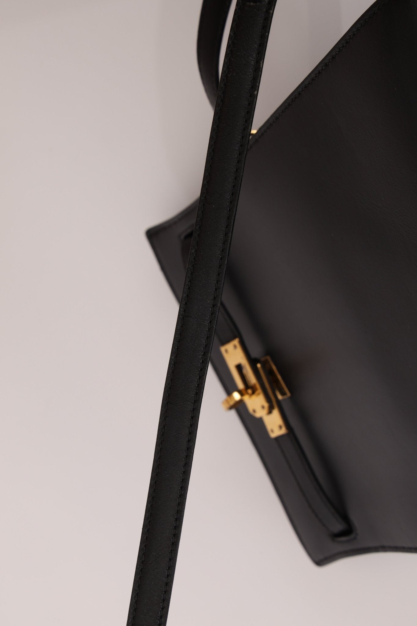 Discontinued Hermès 1988 Noir Box Kelly Sport 20 PM GHW - FashioNica