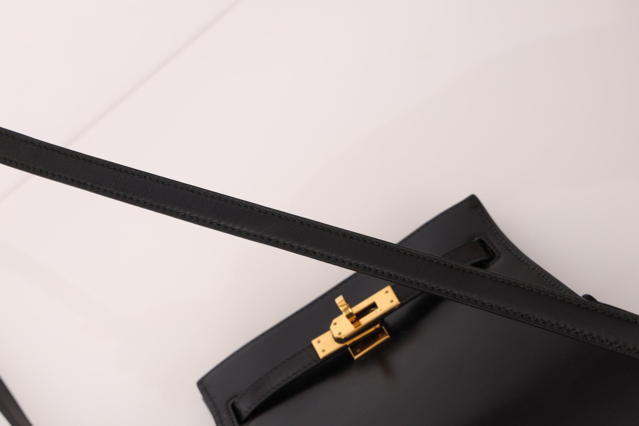 Discontinued Hermès 1990 Noir Box Kelly Sport 24 PM GHW - FashioNica