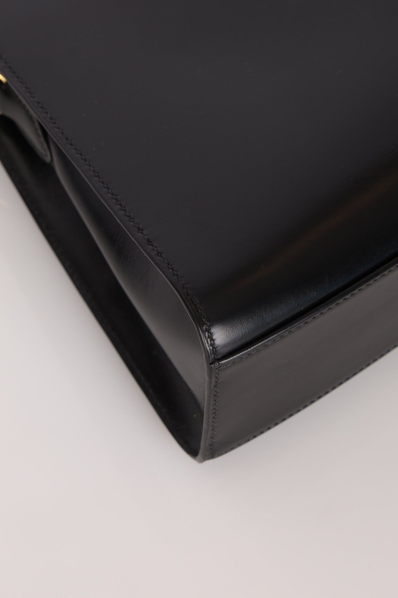 Discontinued Hermès 1990 Noir Box Kelly Sport 24 PM GHW - FashioNica