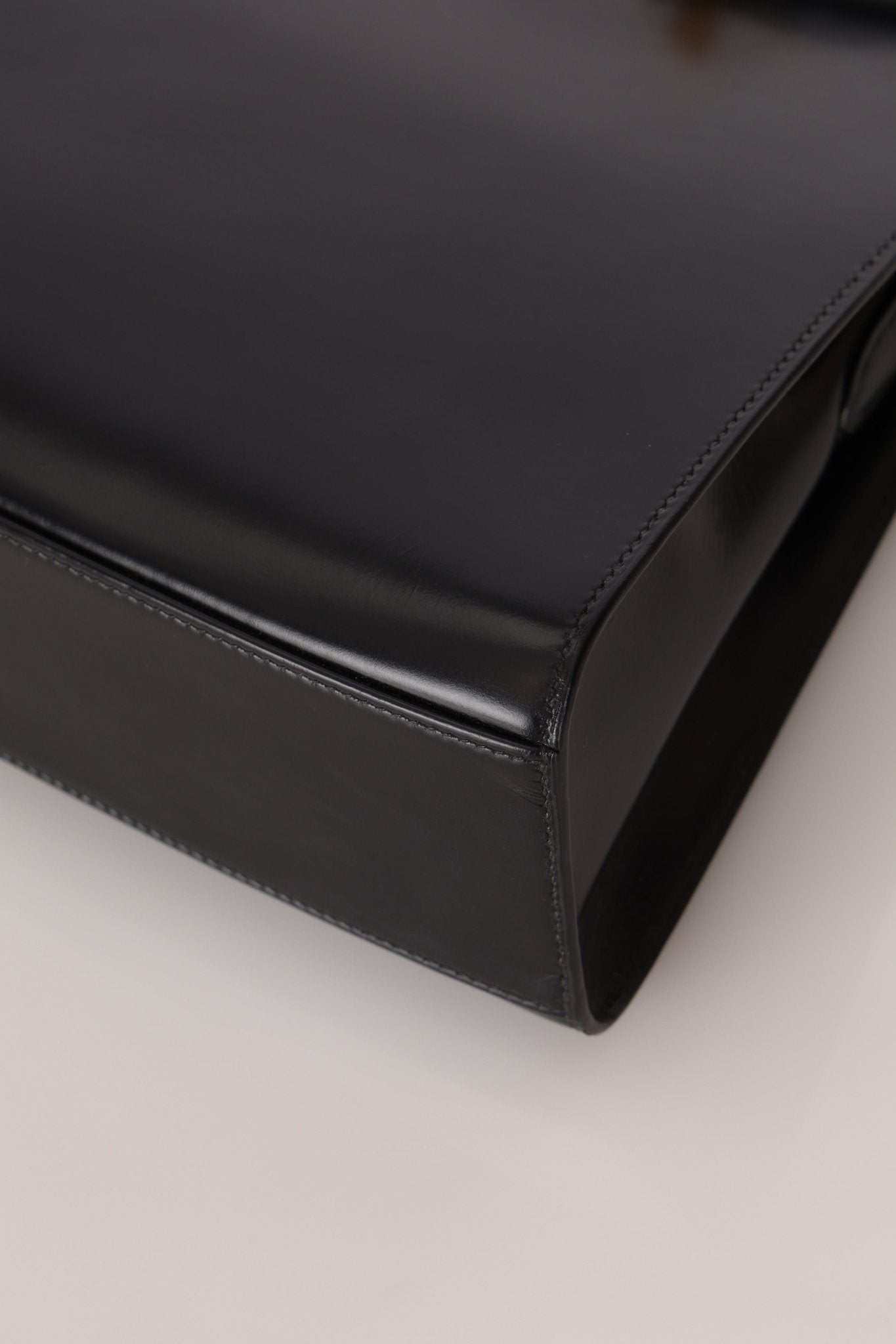 Discontinued Hermès 1990 Noir Box Kelly Sport 24 PM GHW - FashioNica