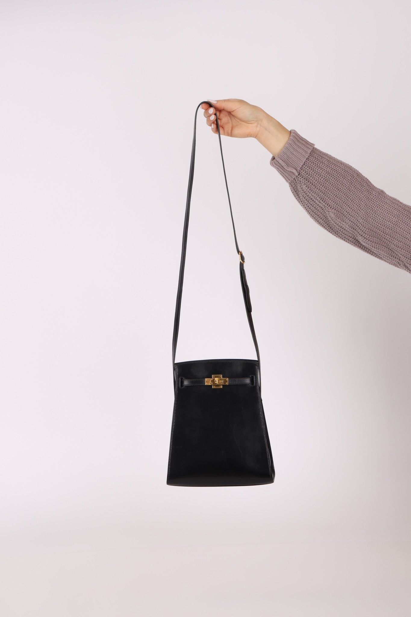 Discontinued Hermès 1990 Noir Box Kelly Sport 24 PM GHW - FashioNica