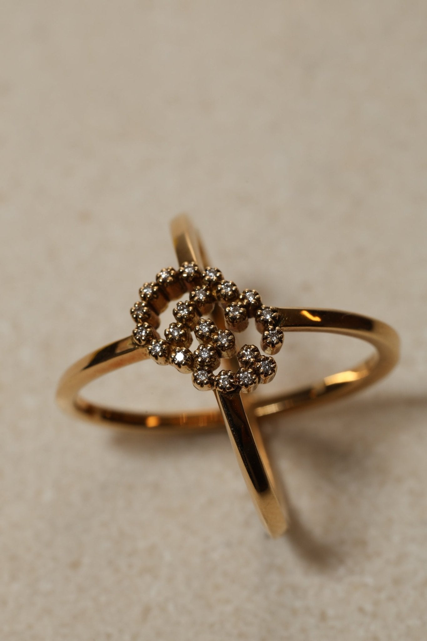 Gucci 18K YG Diamond GG Running Ring - FashioNica