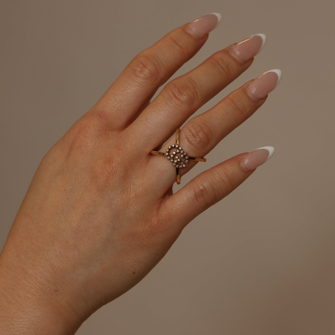Gucci 18K YG Diamond GG Running Ring - FashioNica