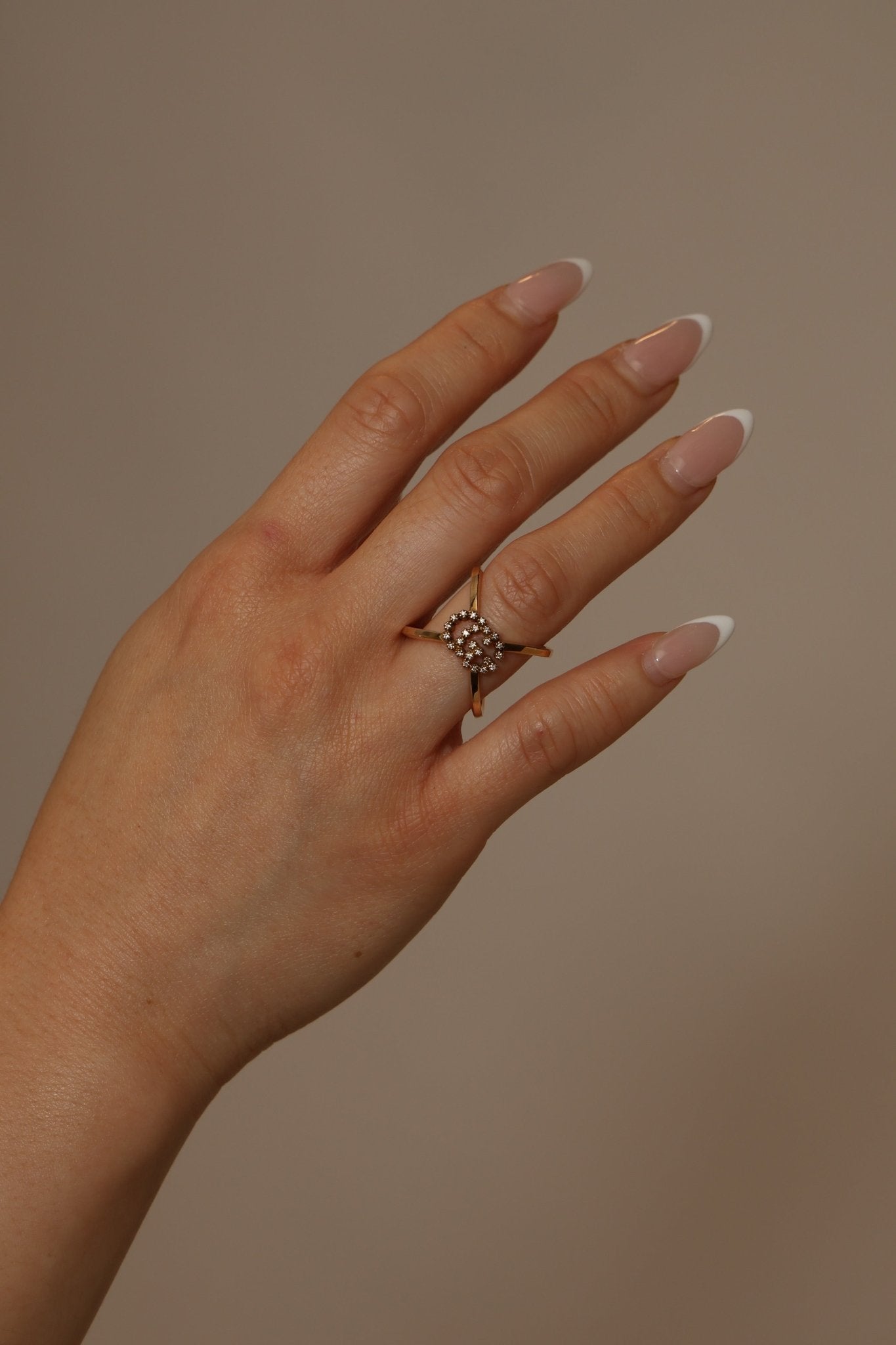 Gucci 18K YG Diamond GG Running Ring - FashioNica