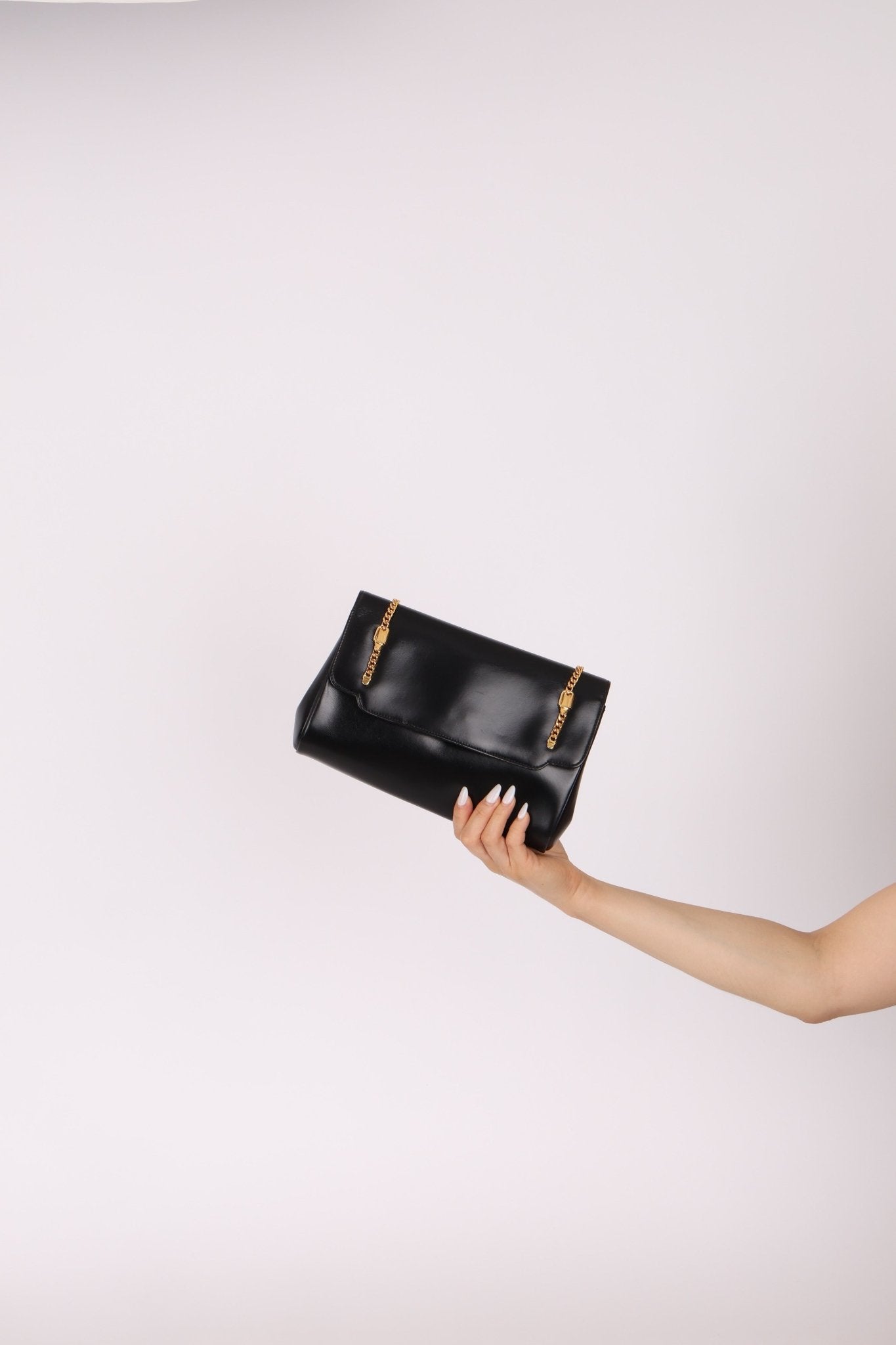 Gucci Chain Embellished Box Leather Clutch with Cardholder - FashioNica
