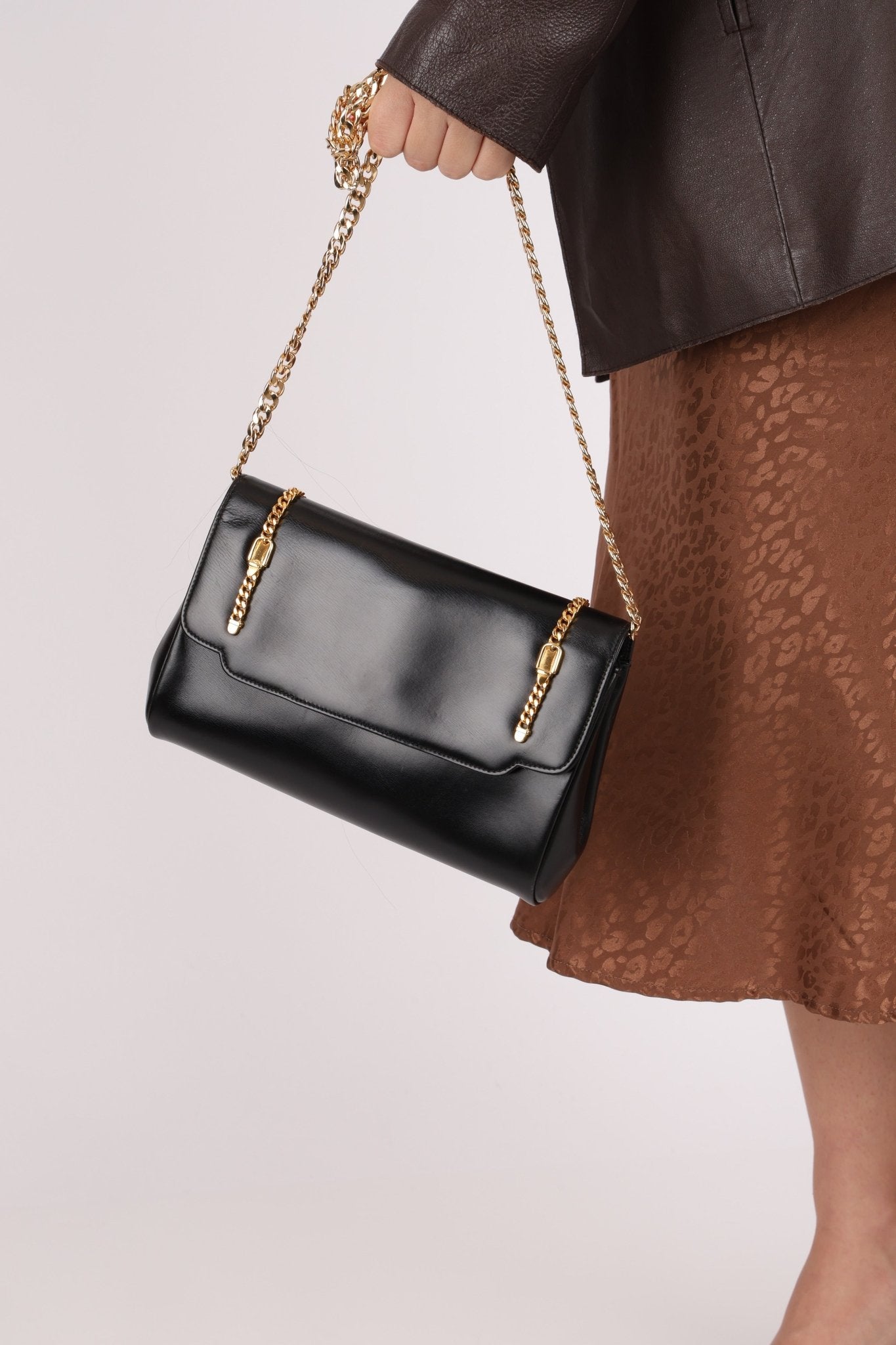 Gucci Chain Embellished Box Leather Clutch with Cardholder - FashioNica