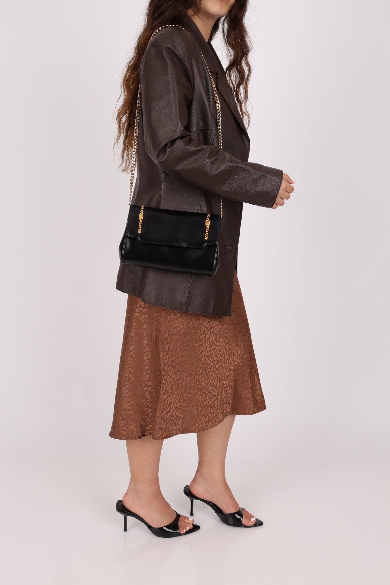 Gucci Chain Embellished Box Leather Clutch with Cardholder - FashioNica