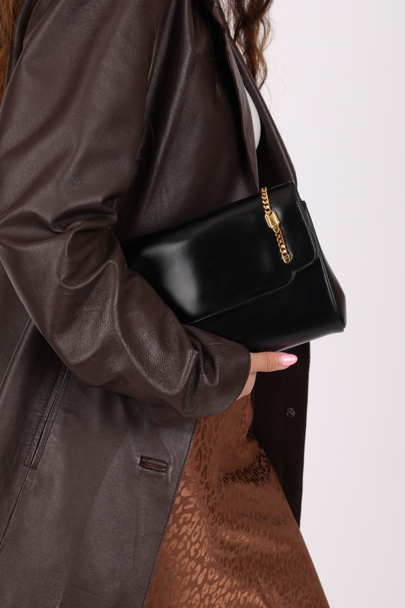 Gucci Chain Embellished Box Leather Clutch with Cardholder - FashioNica