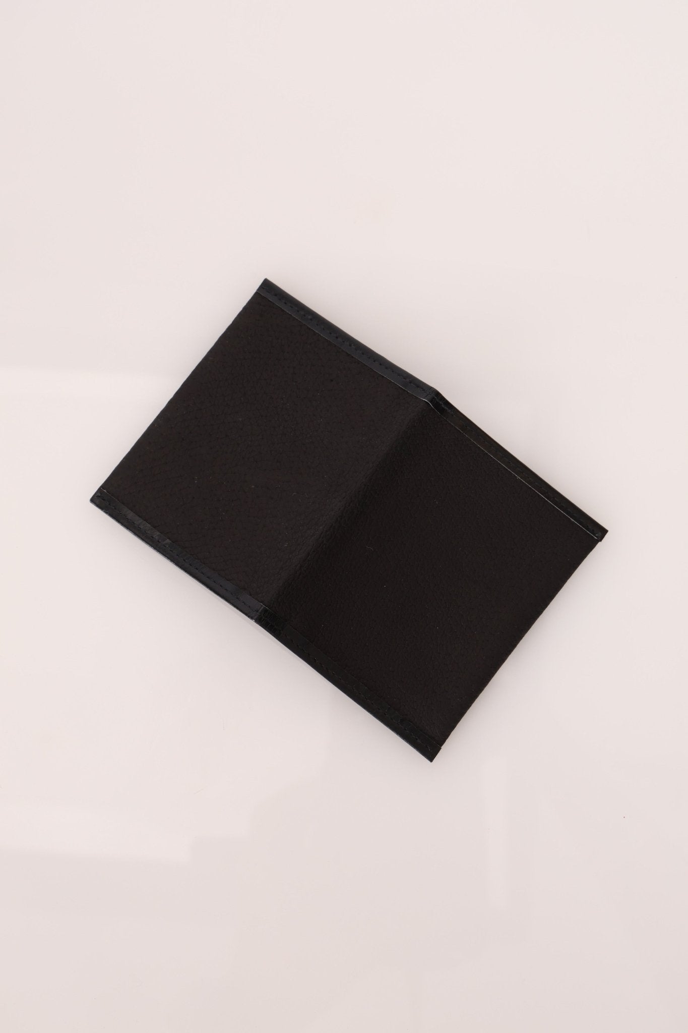 Gucci Chain Embellished Box Leather Clutch with Cardholder - FashioNica