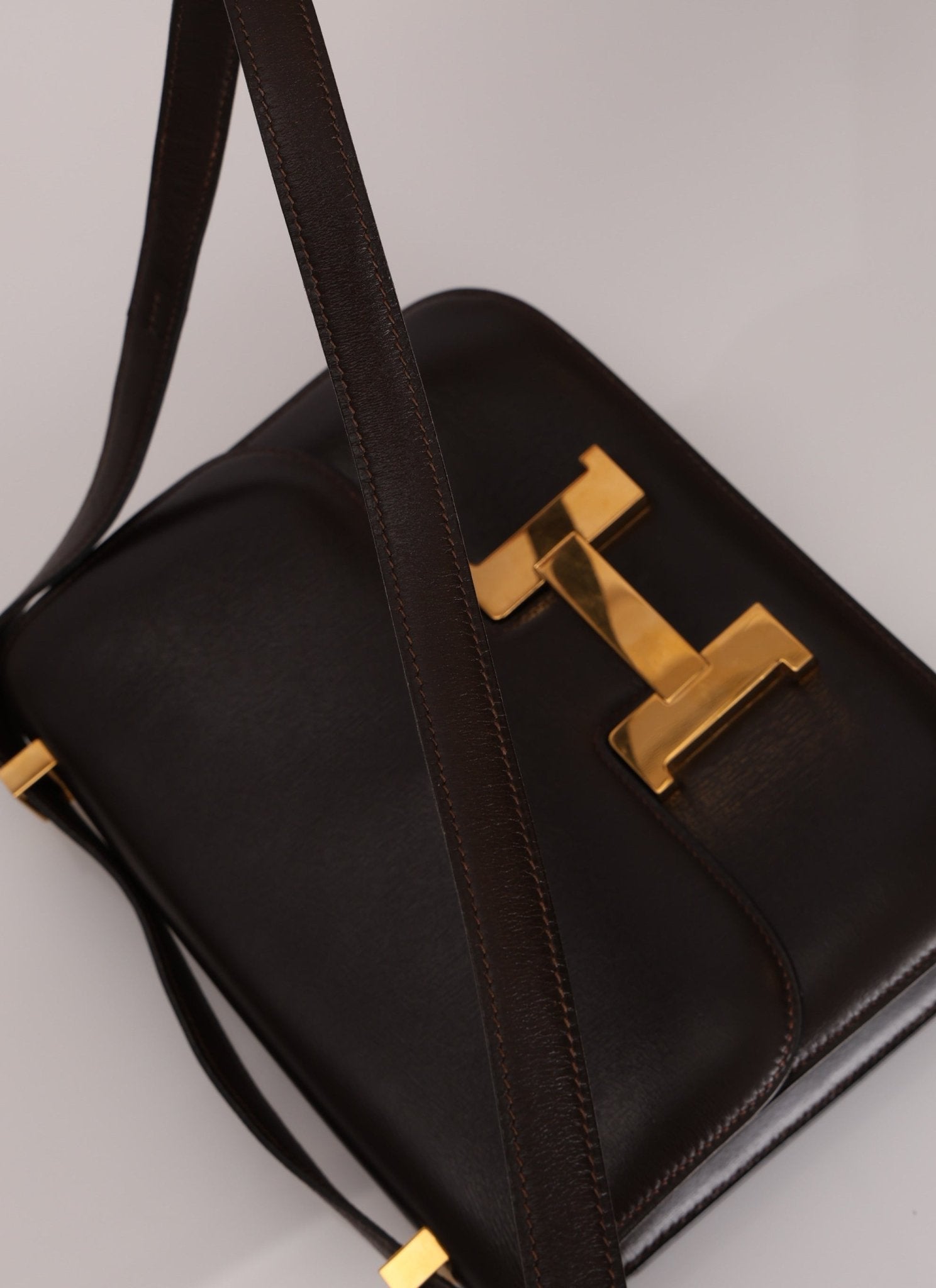 Hermès 1976 Chocolate Constance 23 GHW - FashioNica