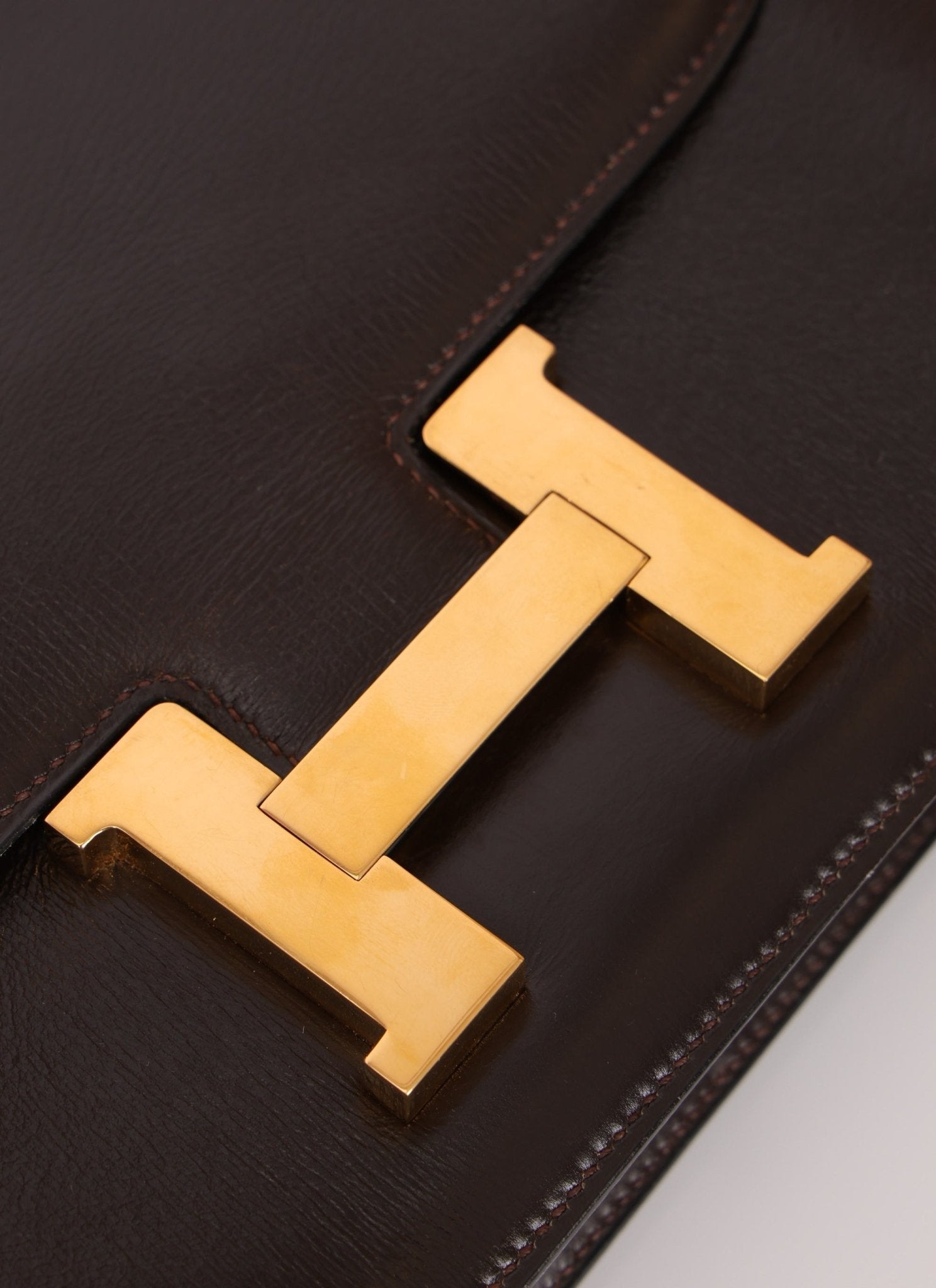 Hermès 1976 Chocolate Constance 23 GHW - FashioNica