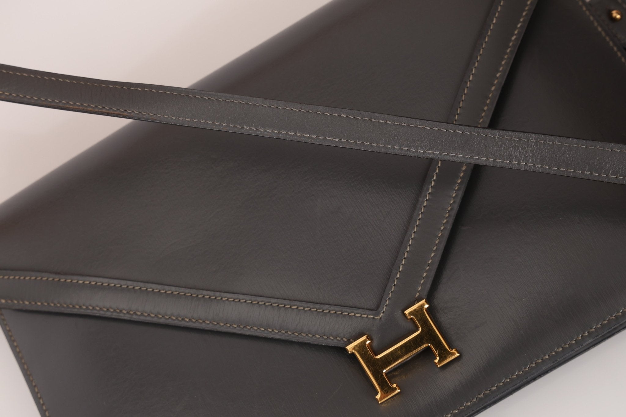 Hermès 1982 Graphite Box Lydie GHW - FashioNica