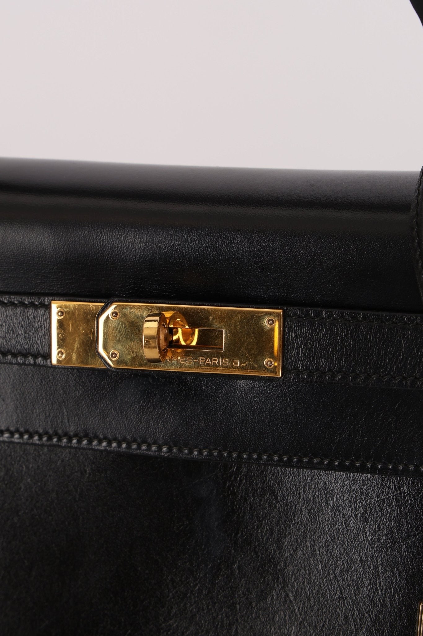 Hermès 1986 Noir Box Kelly 28 Sellier GHW - FashioNica