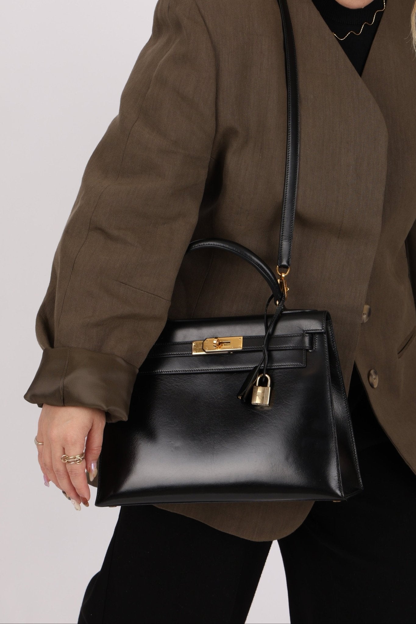 Hermès 1986 Noir Box Kelly 28 Sellier GHW - FashioNica