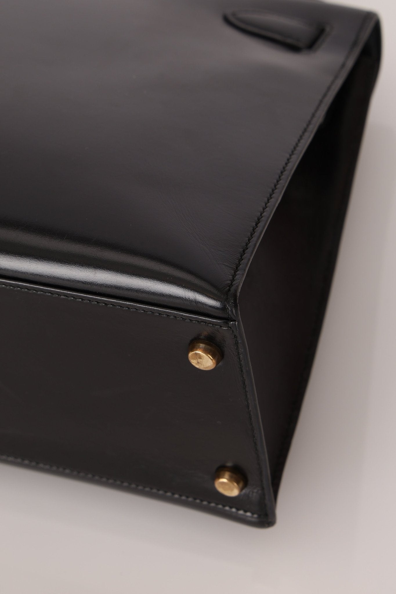 Hermès 1986 Noir Box Kelly 28 Sellier GHW - FashioNica