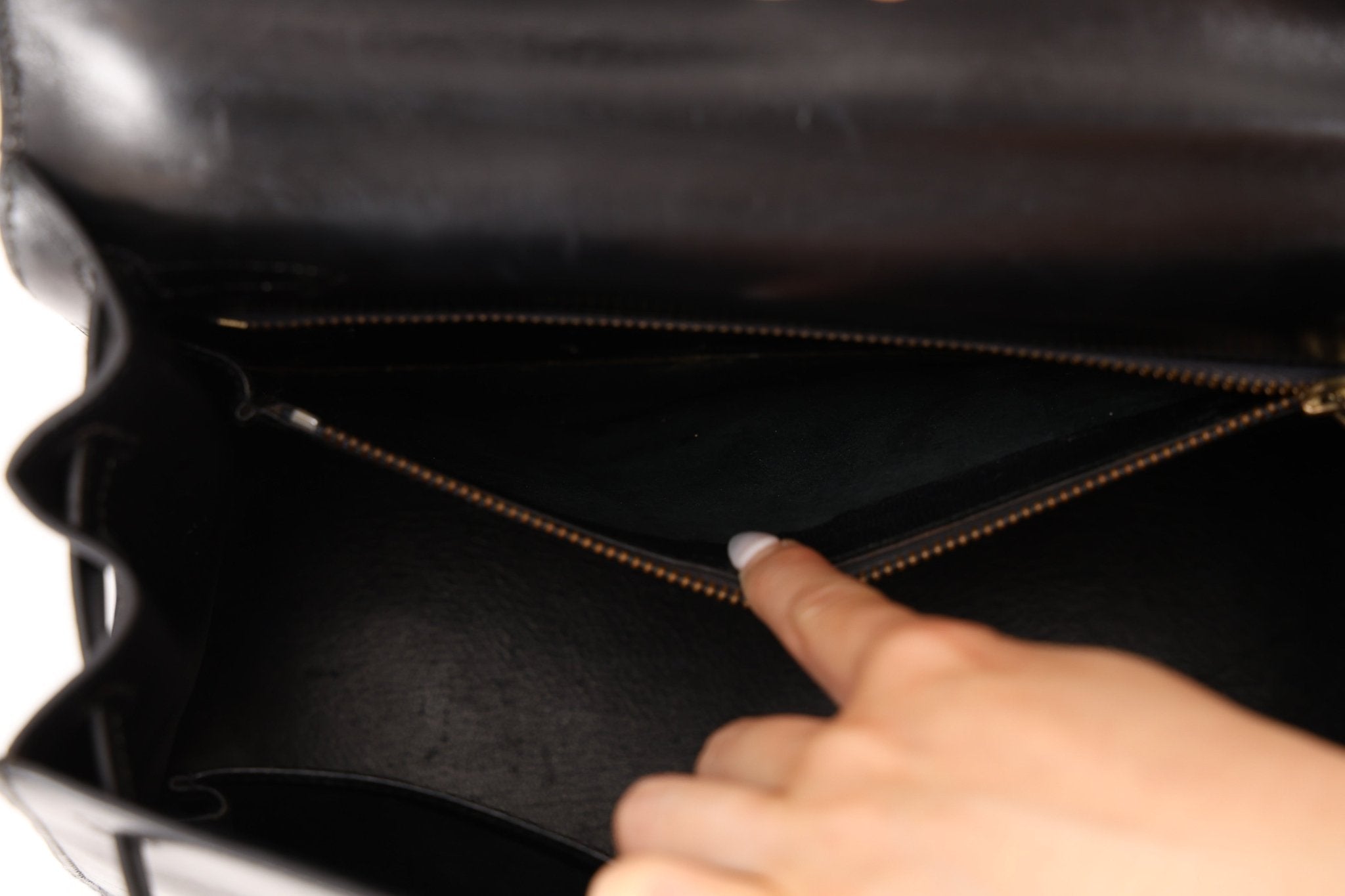 Hermès 1986 Noir Box Kelly 28 Sellier GHW - FashioNica