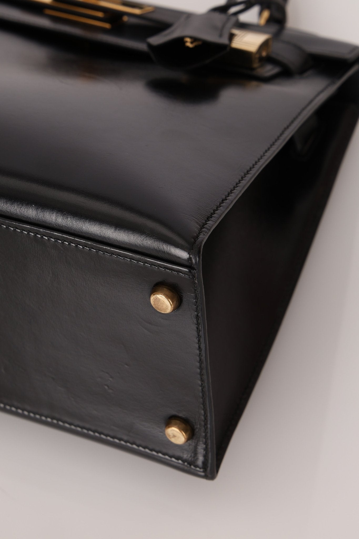 Hermès 1986 Noir Box Kelly 28 Sellier GHW - FashioNica