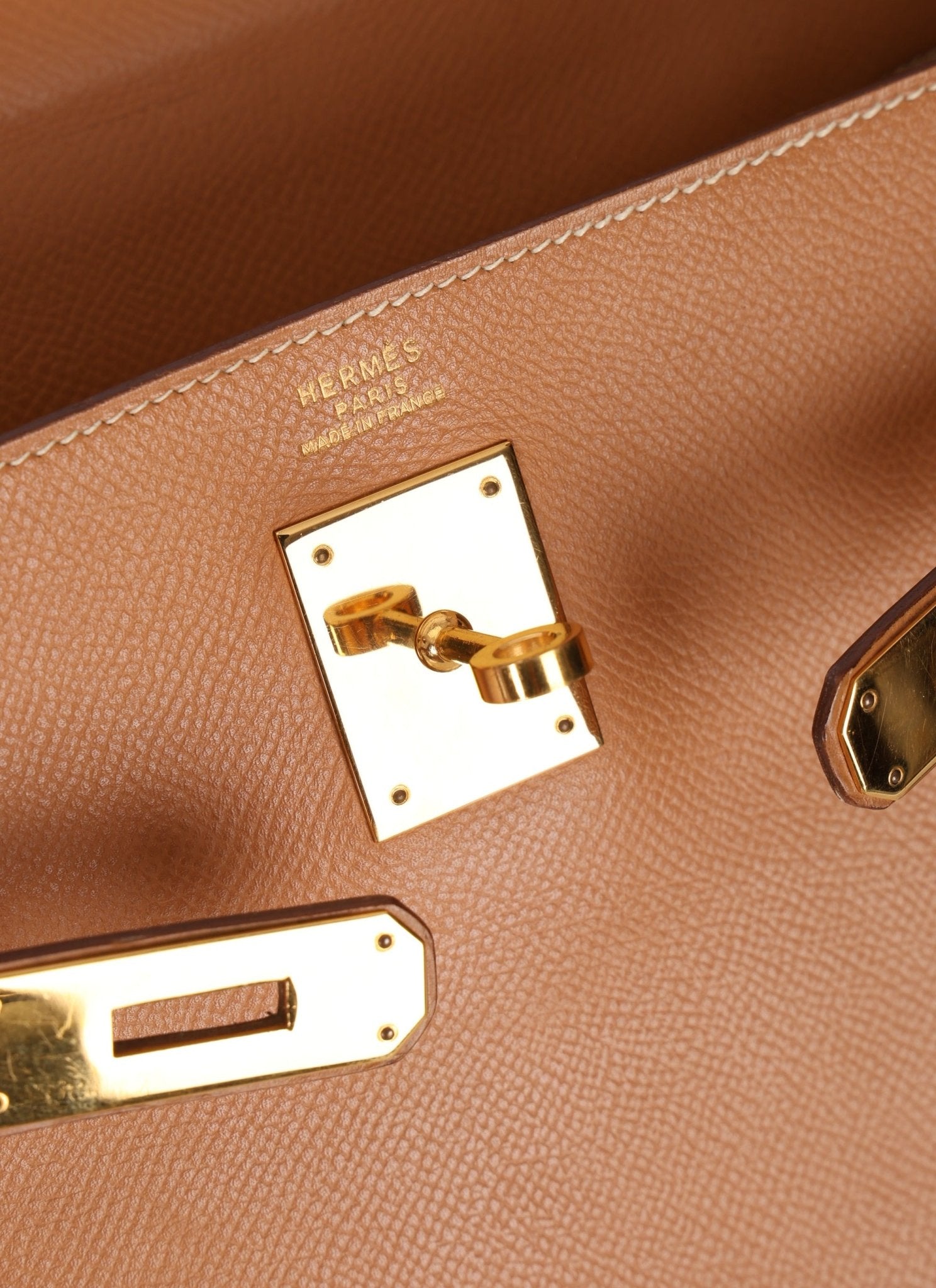 Hermès 1992 Natural Courchevel Retourne Kelly 32 GHW with Strap - FashioNica