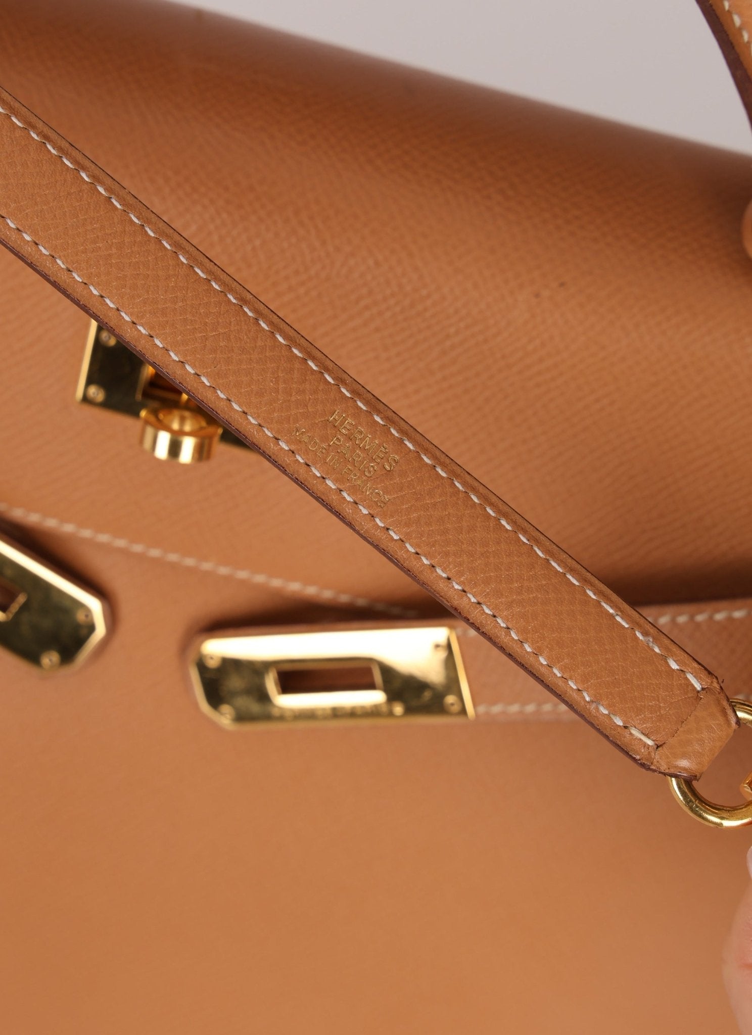 Hermès 1992 Natural Courchevel Retourne Kelly 32 GHW with Strap - FashioNica