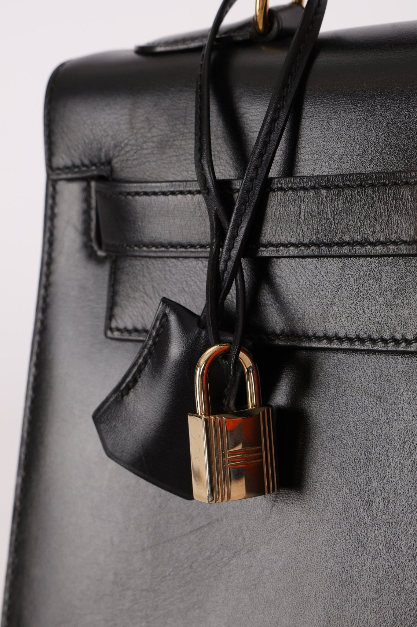 Hermès 1993 Black Box Sellier Kelly 32 GHW - FashioNica