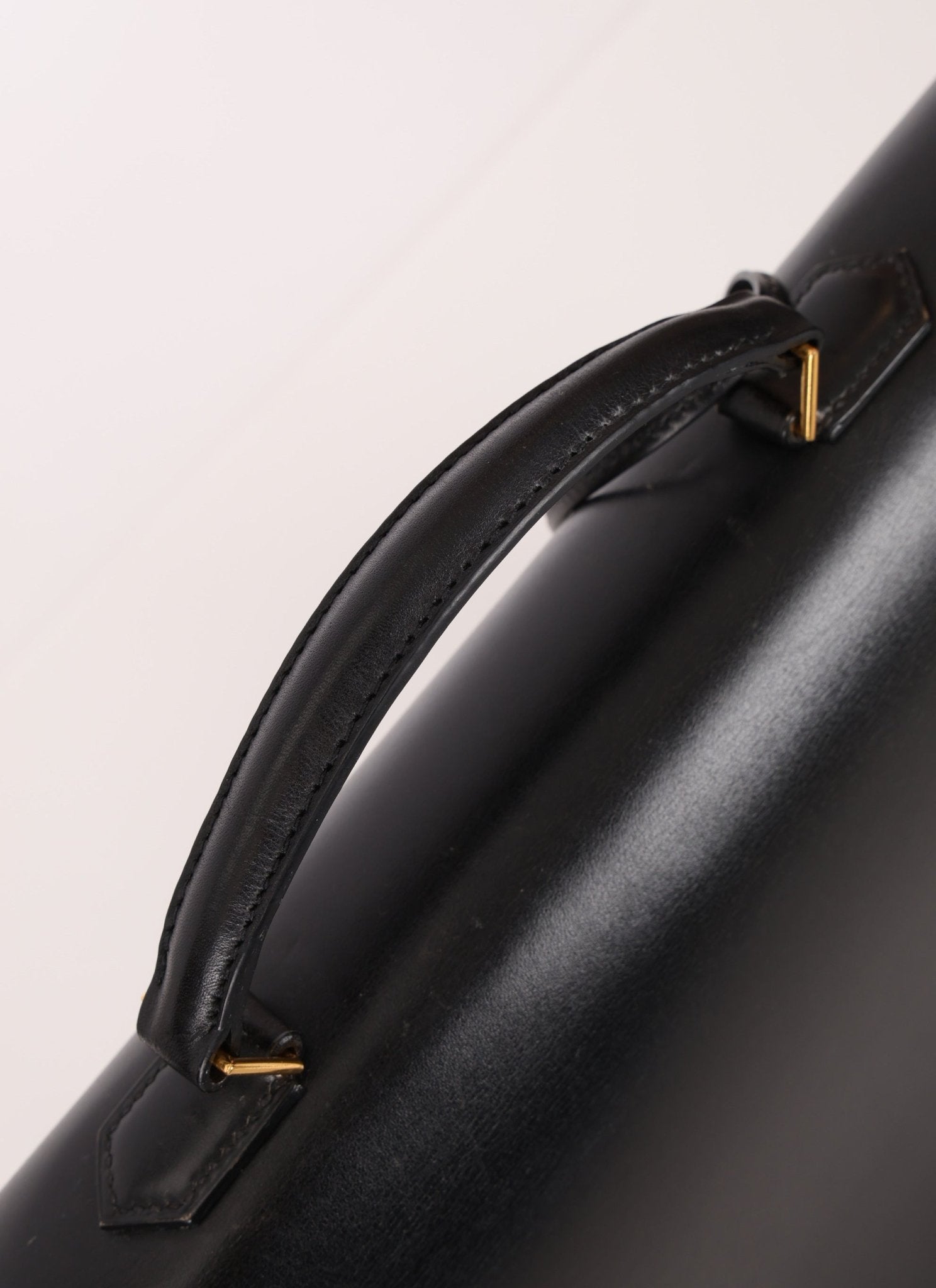 Hermès 2000 Noir Box Kelly Dépêches 38 GHW - FashioNica