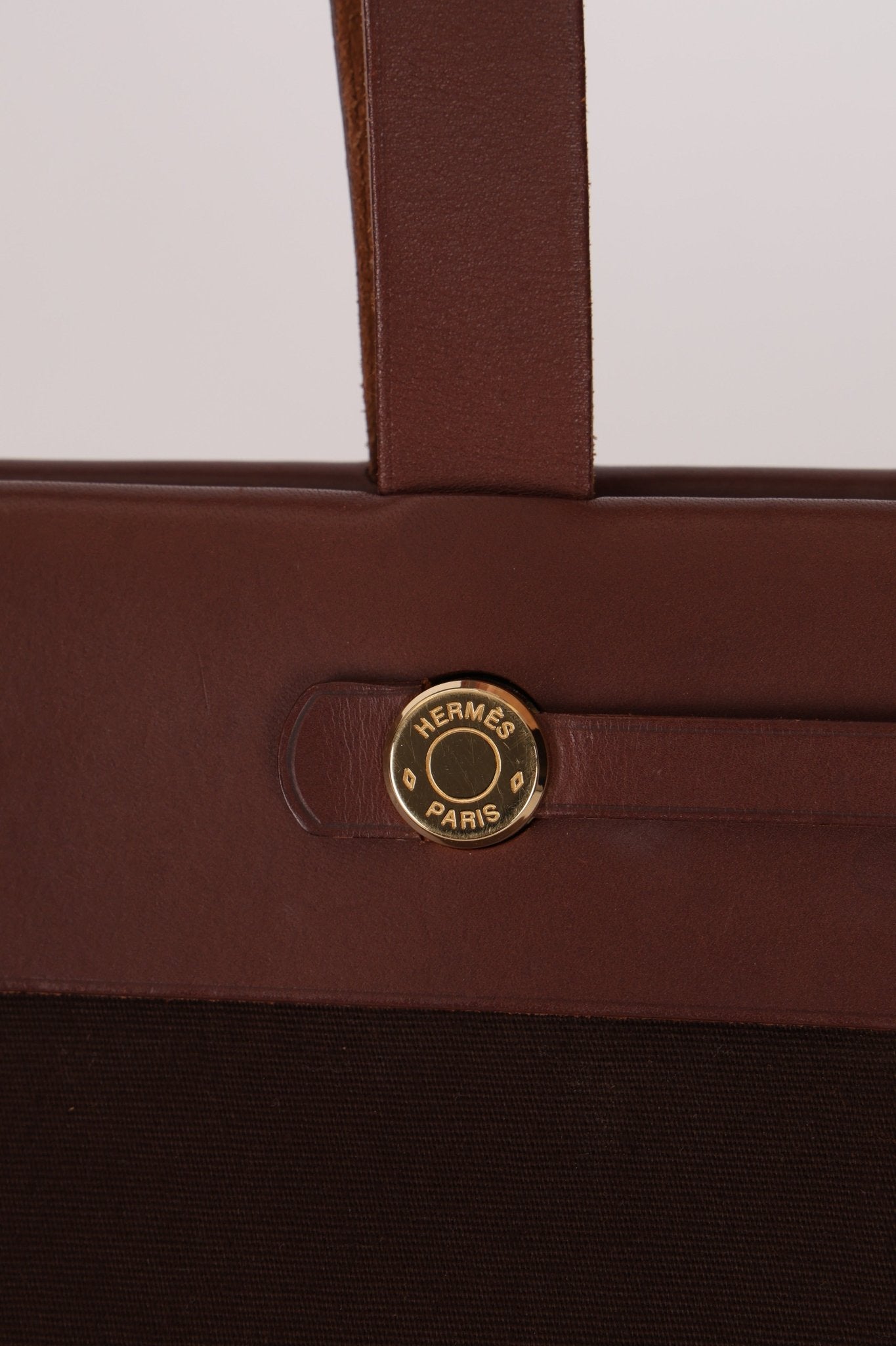 Hermès 2002 Rouge Sellier Vache Hunter and Ebene Toile Cabas Herbag 38 GHW - FashioNica