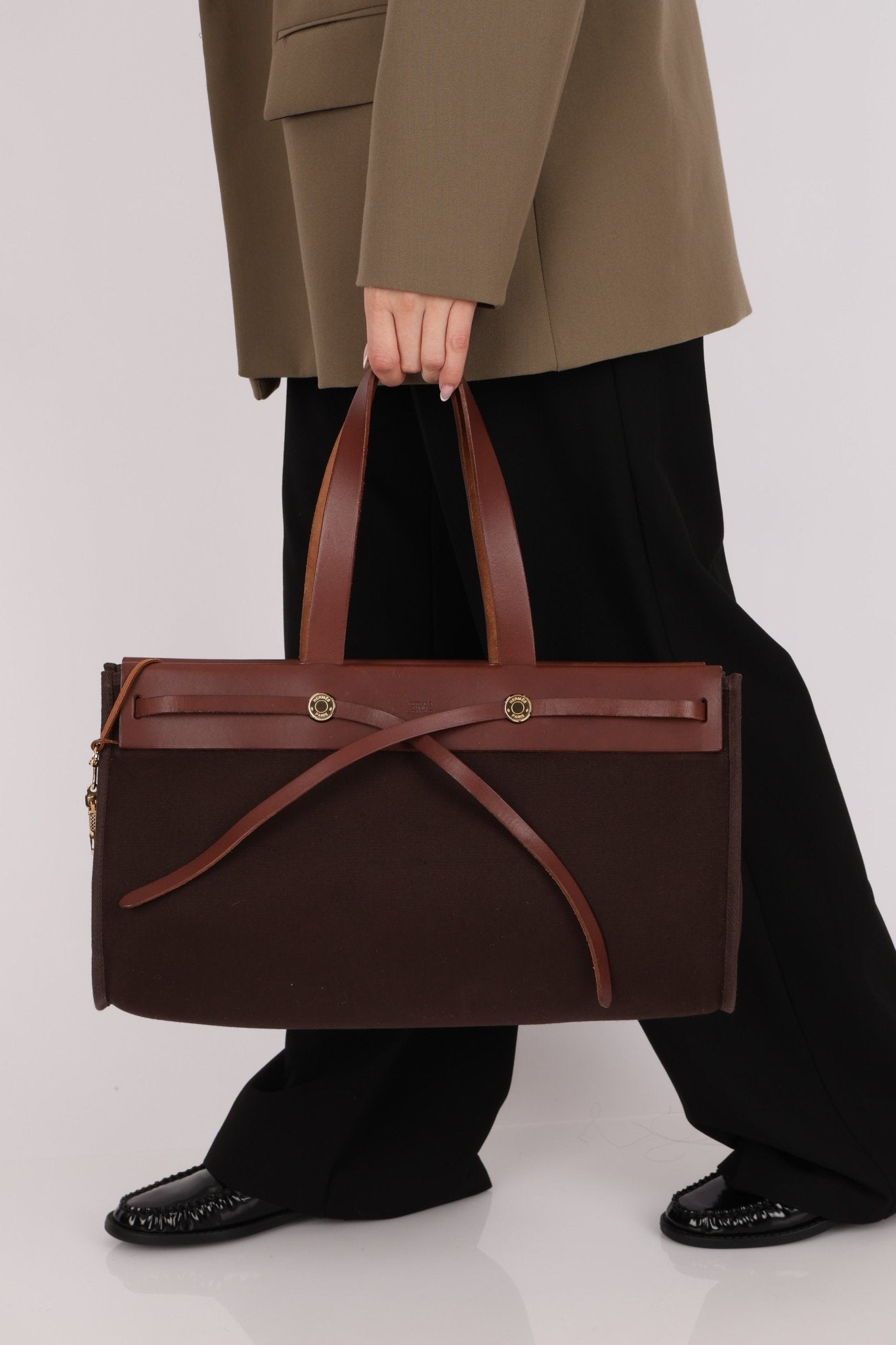 Hermès 2002 Rouge Sellier Vache Hunter and Ebene Toile Cabas Herbag 38 GHW - FashioNica