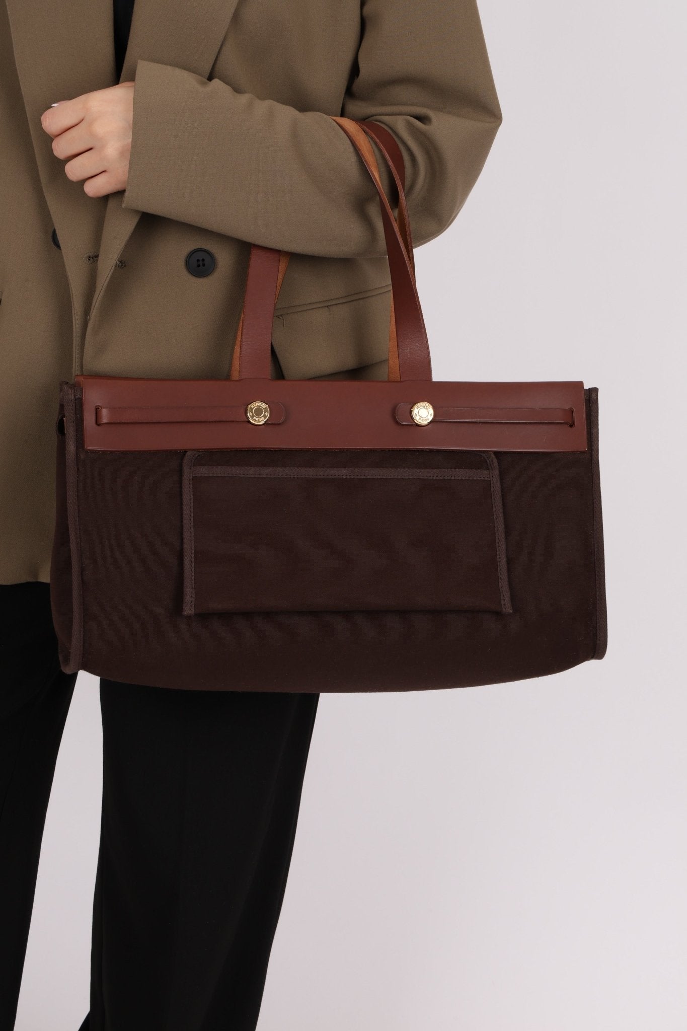 Hermès 2002 Rouge Sellier Vache Hunter and Ebene Toile Cabas Herbag 38 GHW - FashioNica