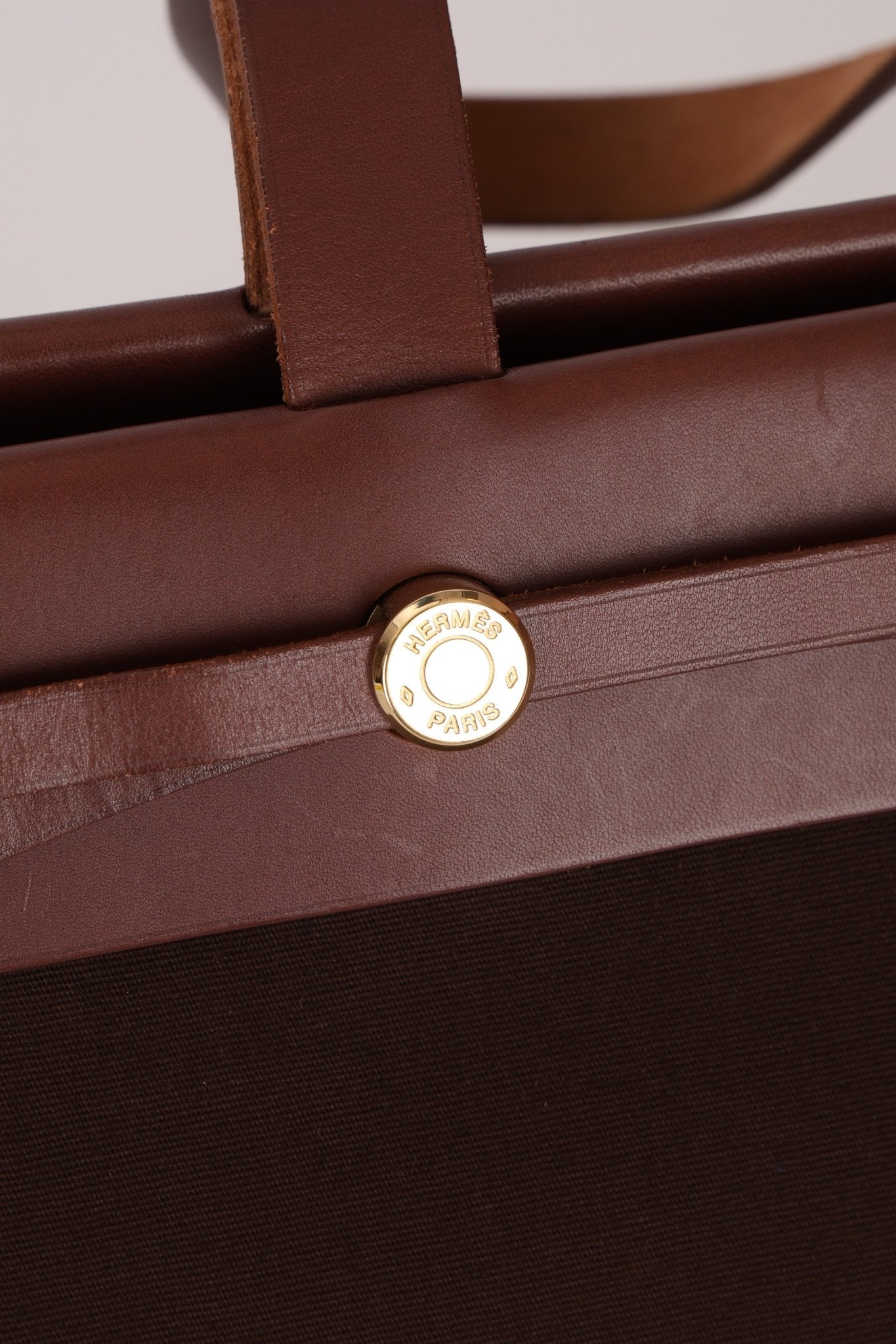 Hermès 2002 Rouge Sellier Vache Hunter and Ebene Toile Cabas Herbag 38 GHW - FashioNica