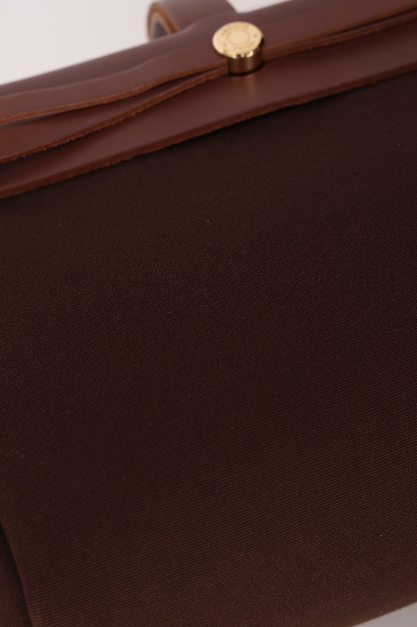 Hermès 2002 Rouge Sellier Vache Hunter and Ebene Toile Cabas Herbag 38 GHW - FashioNica