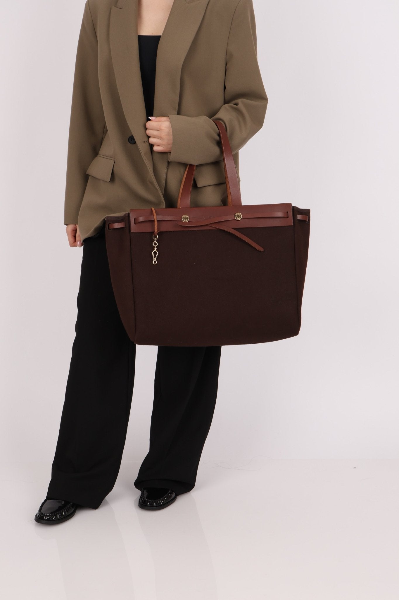 Hermès 2002 Rouge Sellier Vache Hunter and Ebene Toile Cabas Herbag 38 GHW - FashioNica