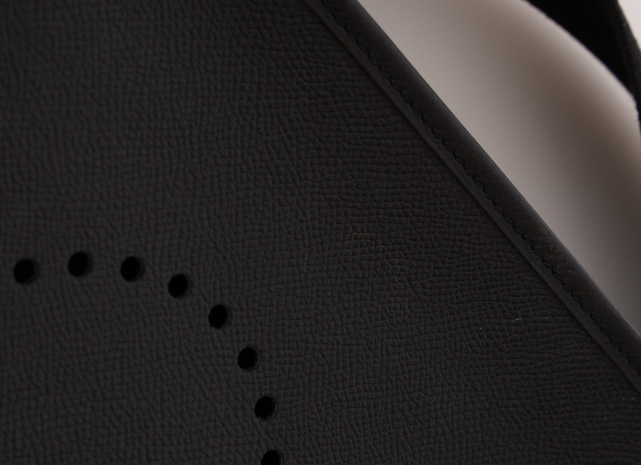 Hermès 2012 Noir Epsom Evelyne PM Gen l - FashioNica