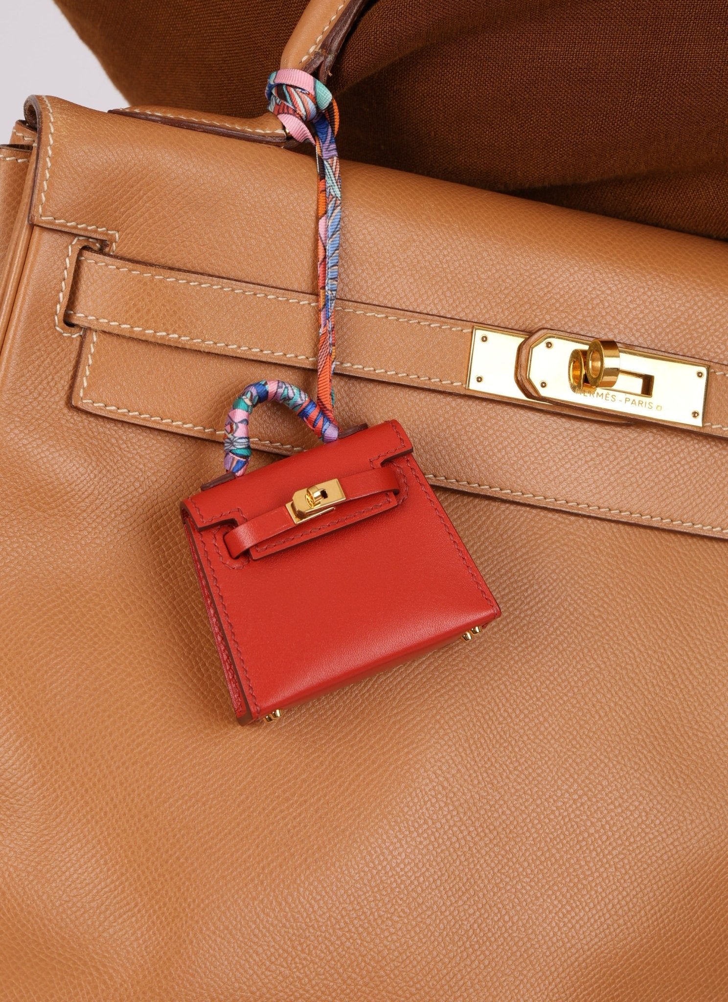 Hermès 2020 Rouge Vif Tadelakt Micro Kelly Twilly - FashioNica
