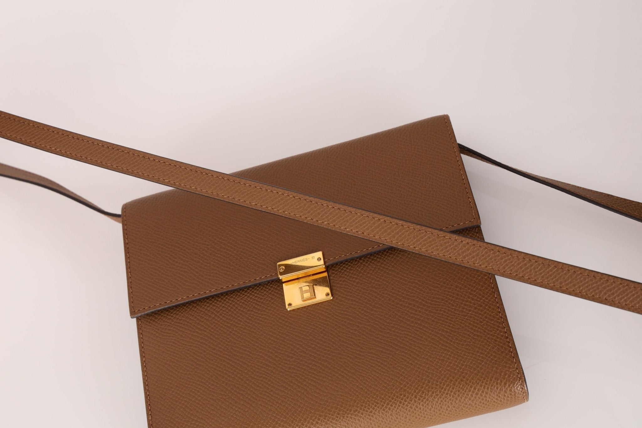 Hermès 2021 Beige De Walmer Epsom Clic Wallet on Strap GHW - FashioNica