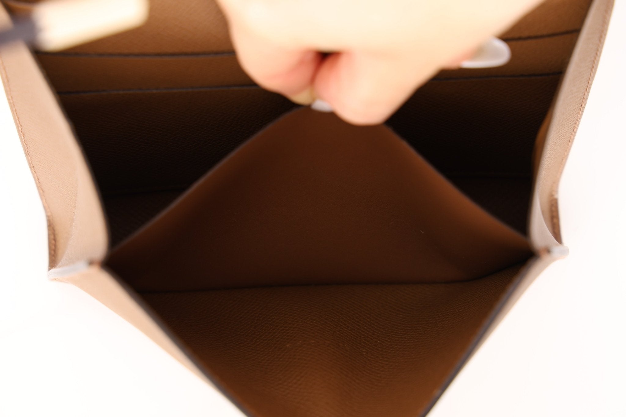 Hermès 2021 Beige De Walmer Epsom Clic Wallet on Strap GHW - FashioNica