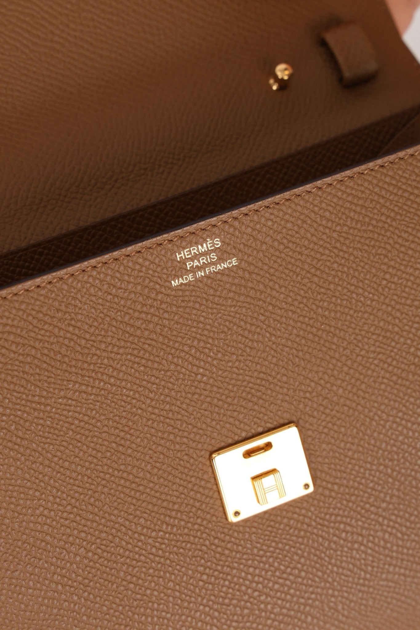 Hermès 2021 Beige De Walmer Epsom Clic Wallet on Strap GHW - FashioNica