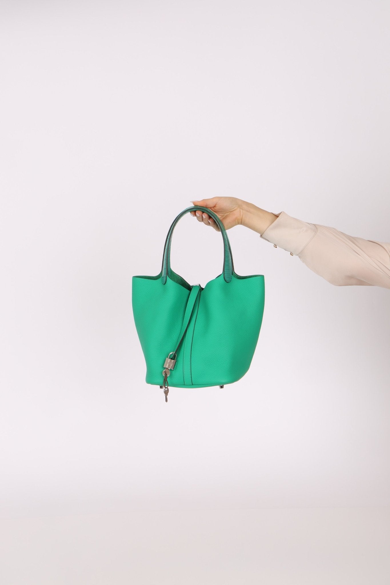Hermès 2021 Menthe/Vert Vertigo Clemence Picotin Matte Alligator Touch 22 PHW - FashioNica