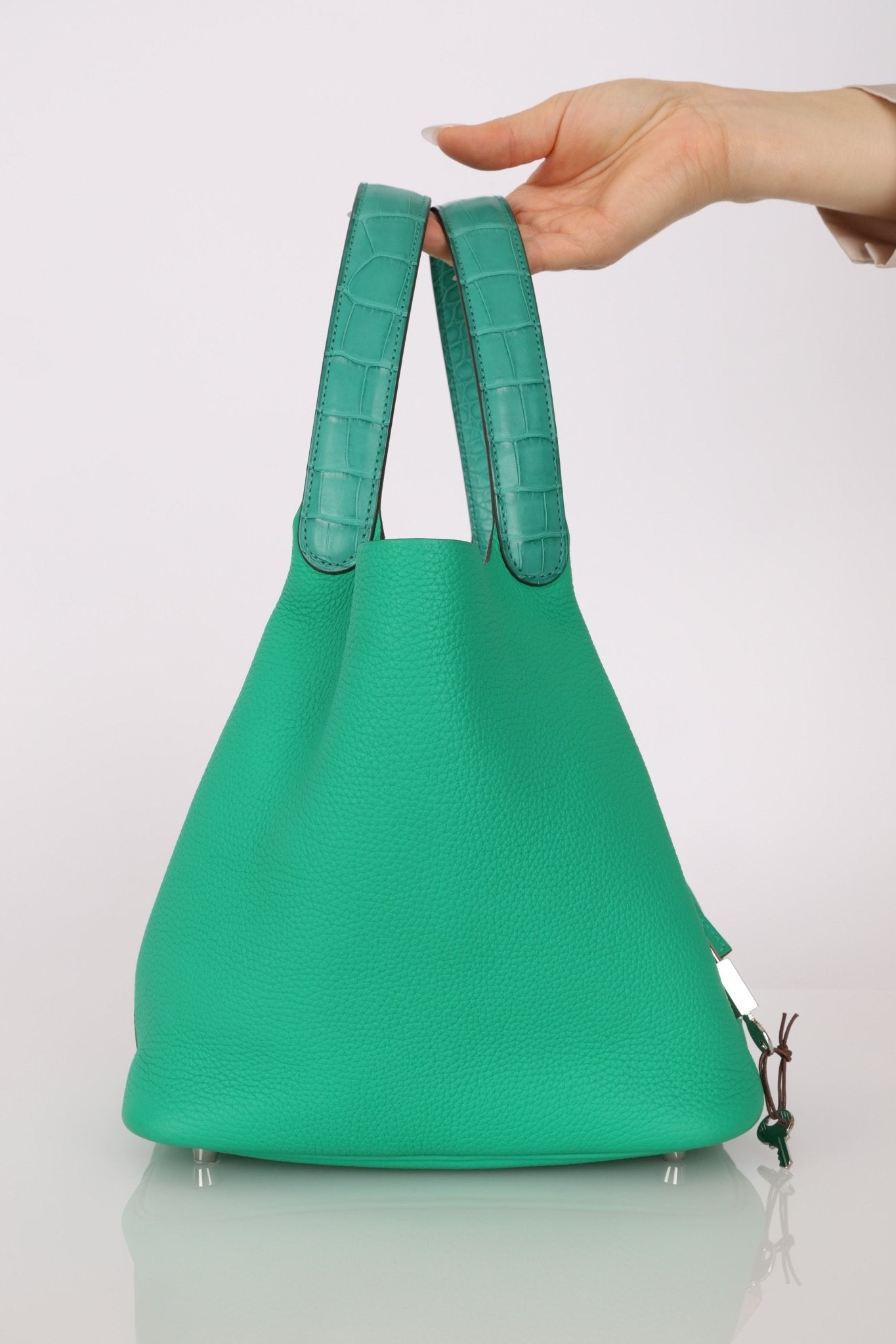Hermès 2021 Menthe/Vert Vertigo Clemence Picotin Matte Alligator Touch 22 PHW - FashioNica