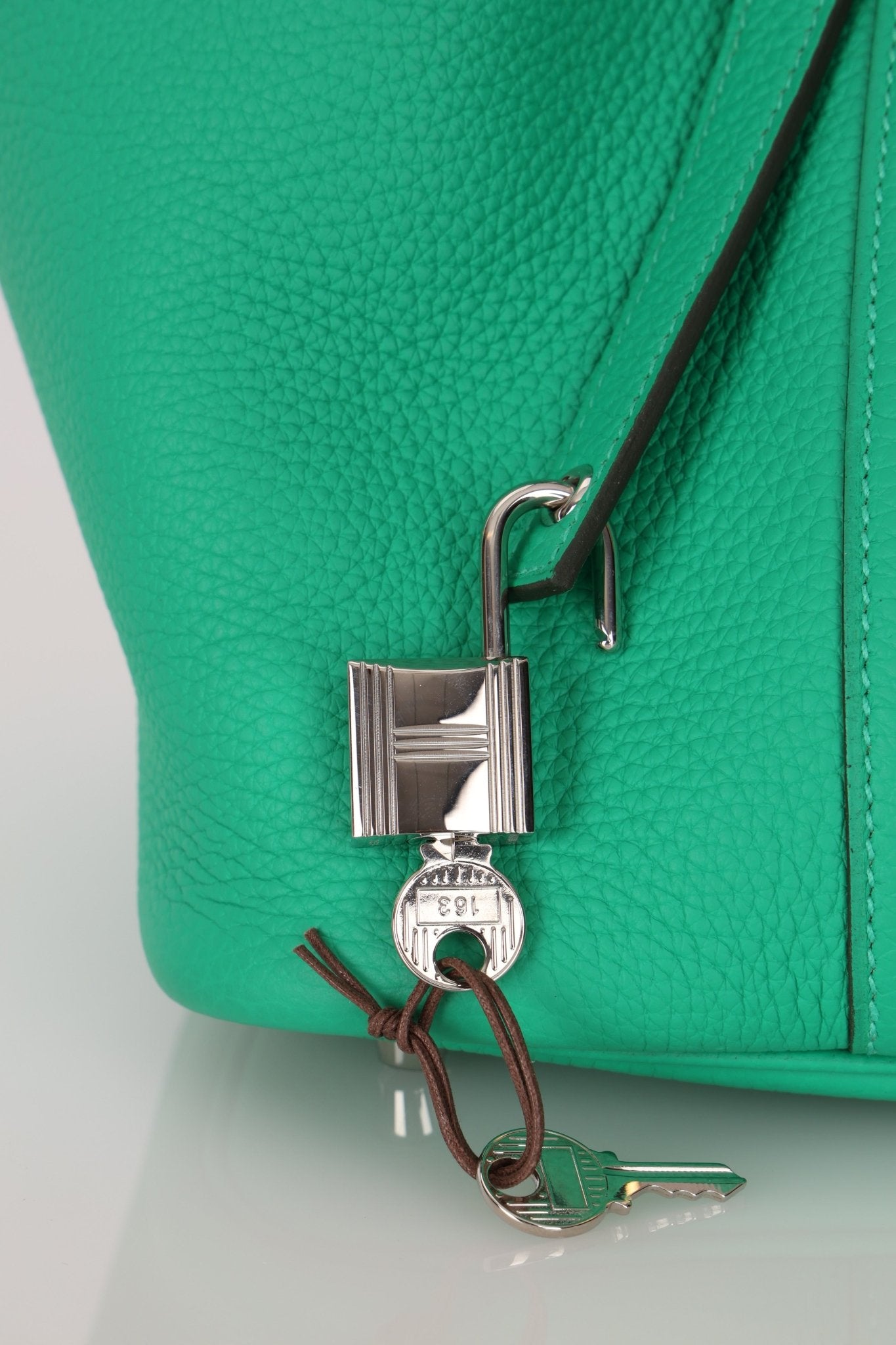 Hermès 2021 Menthe/Vert Vertigo Clemence Picotin Matte Alligator Touch 22 PHW - FashioNica