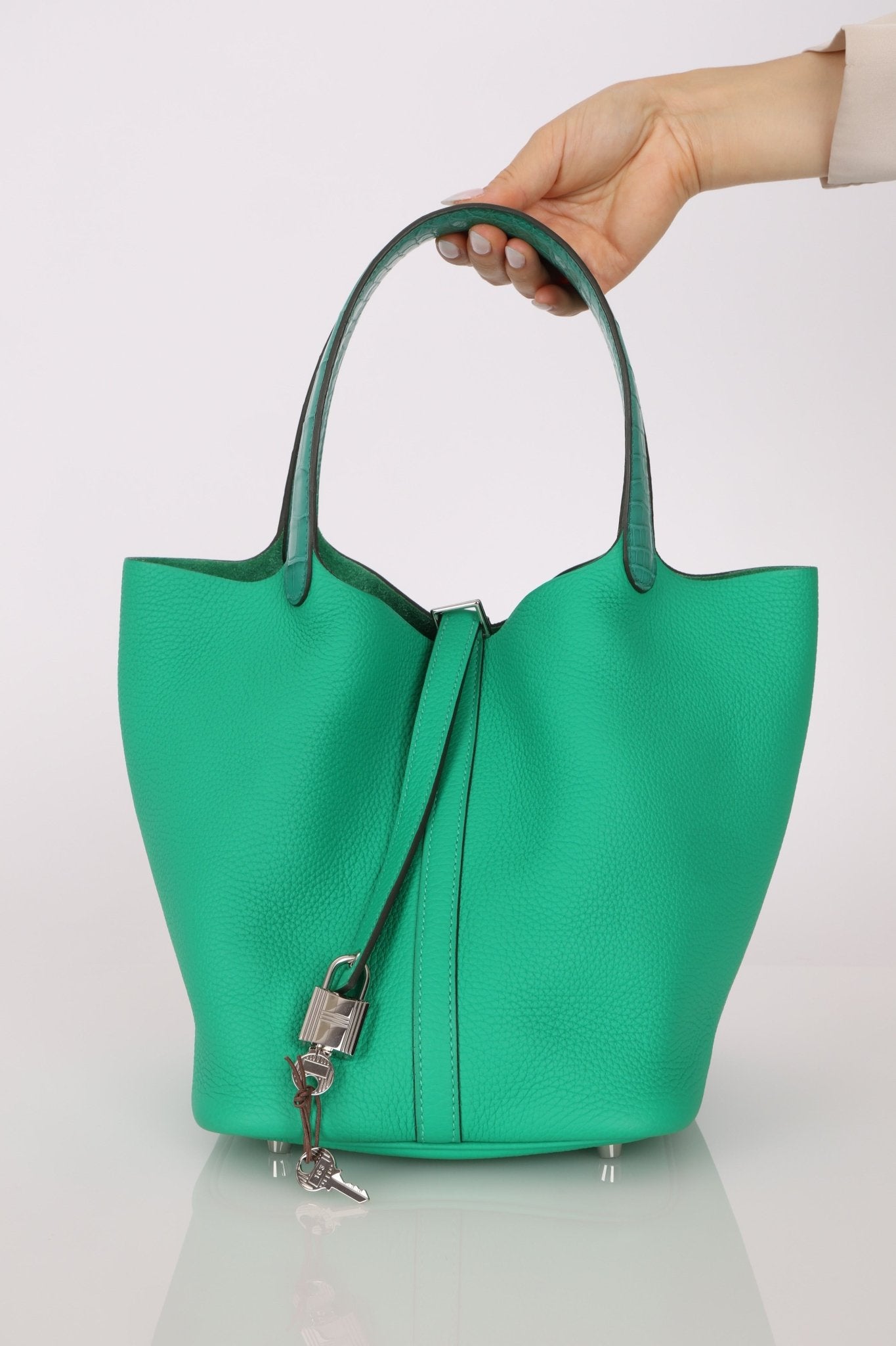 Hermès 2021 Menthe/Vert Vertigo Clemence Picotin Matte Alligator Touch 22 PHW - FashioNica