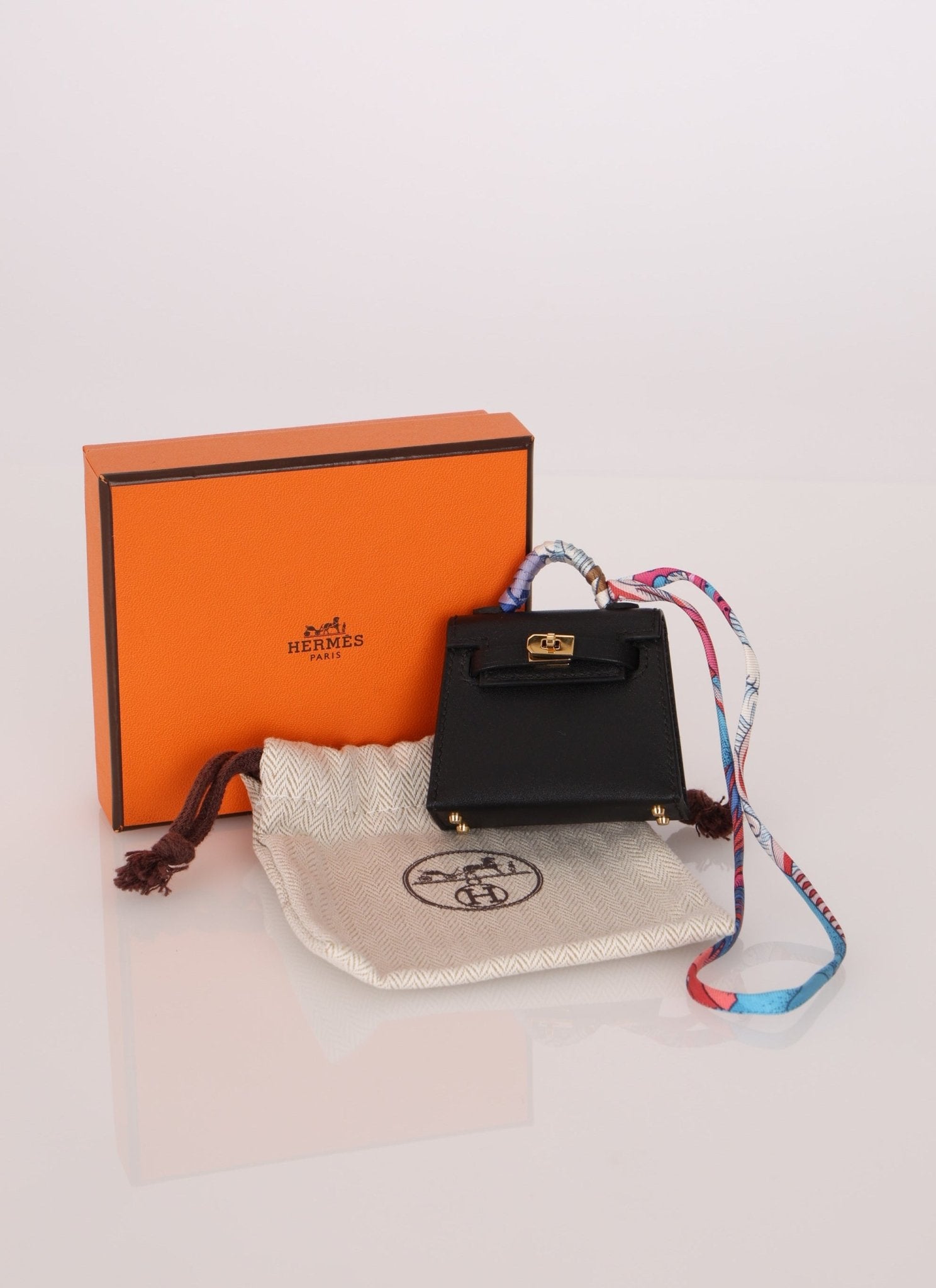 Hermès 2022 Noir Tadelakt Micro Kelly Twilly - FashioNica