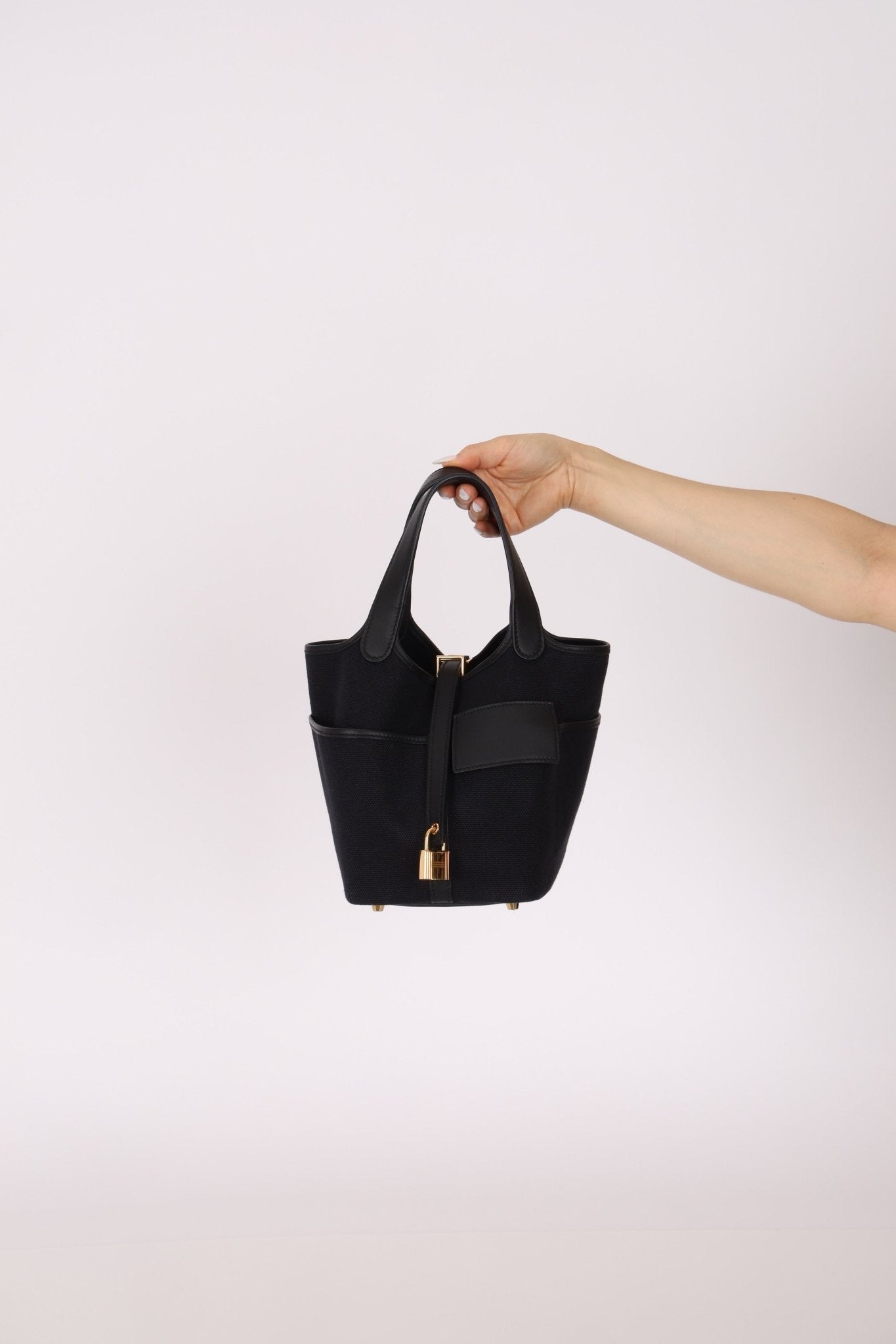 Hermès 2022 Noir Toile Goeland Swift Cargo Picotin Lock 18 GHW - FashioNica